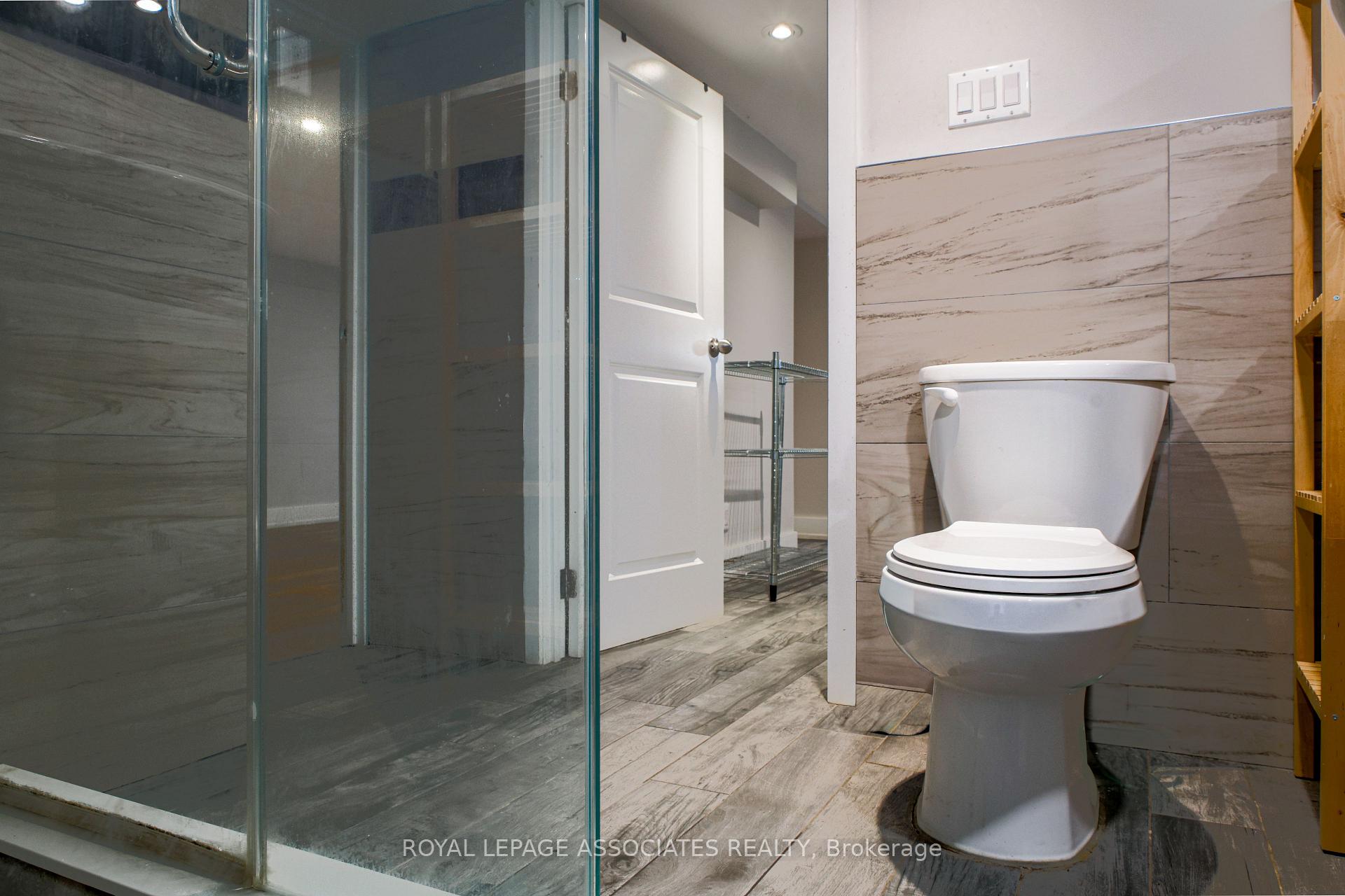 Photo 11 of 330 Athol Street E, Oshawa, Central — HOMEH