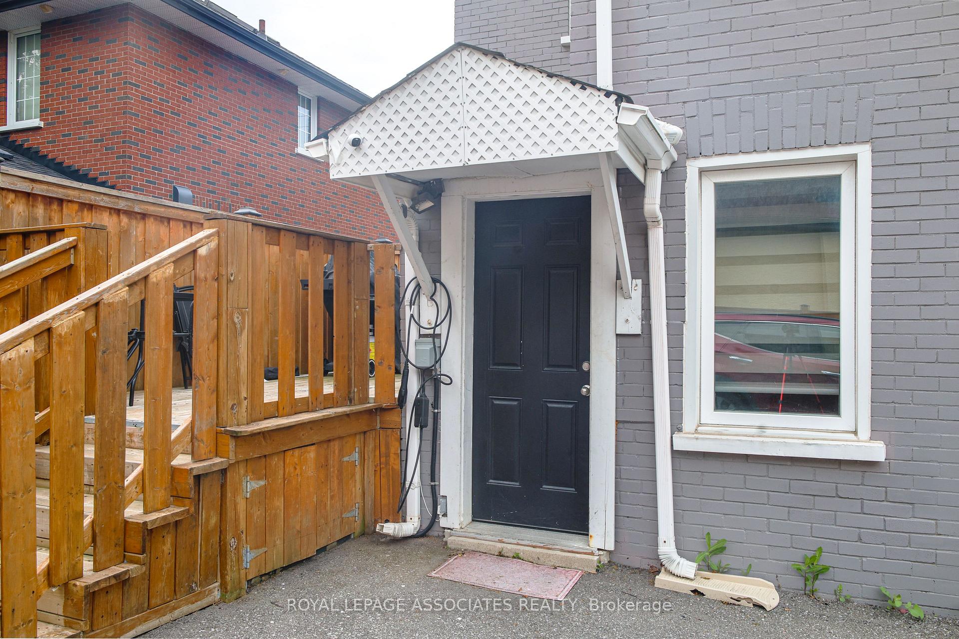 Photo 15 of 330 Athol Street E, Oshawa, Central — HOMEH