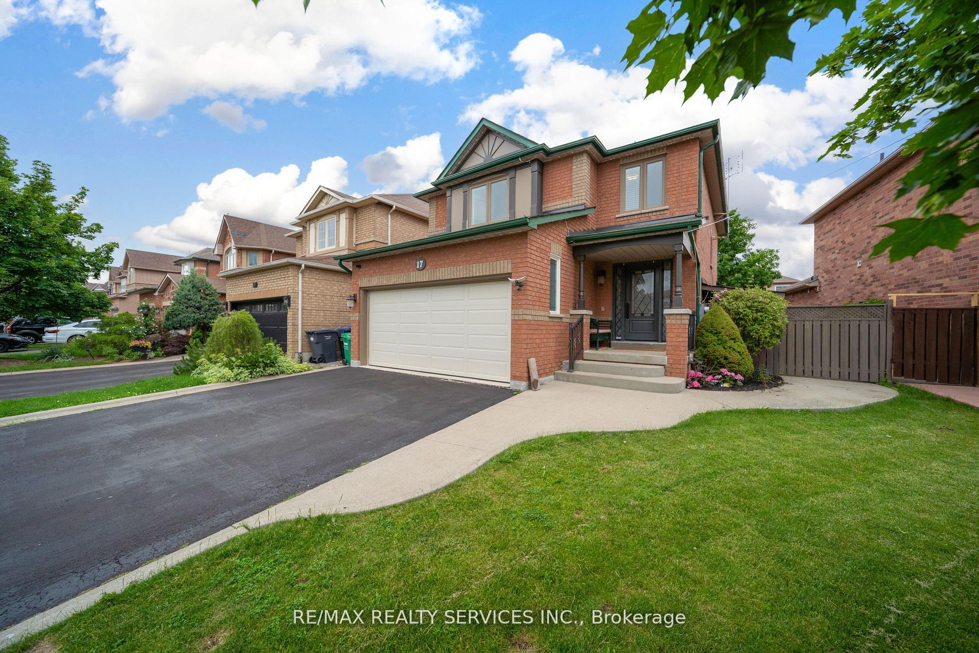 Photo 2 of 17 National Crescent, Brampton, Snelgrove — HOMEH