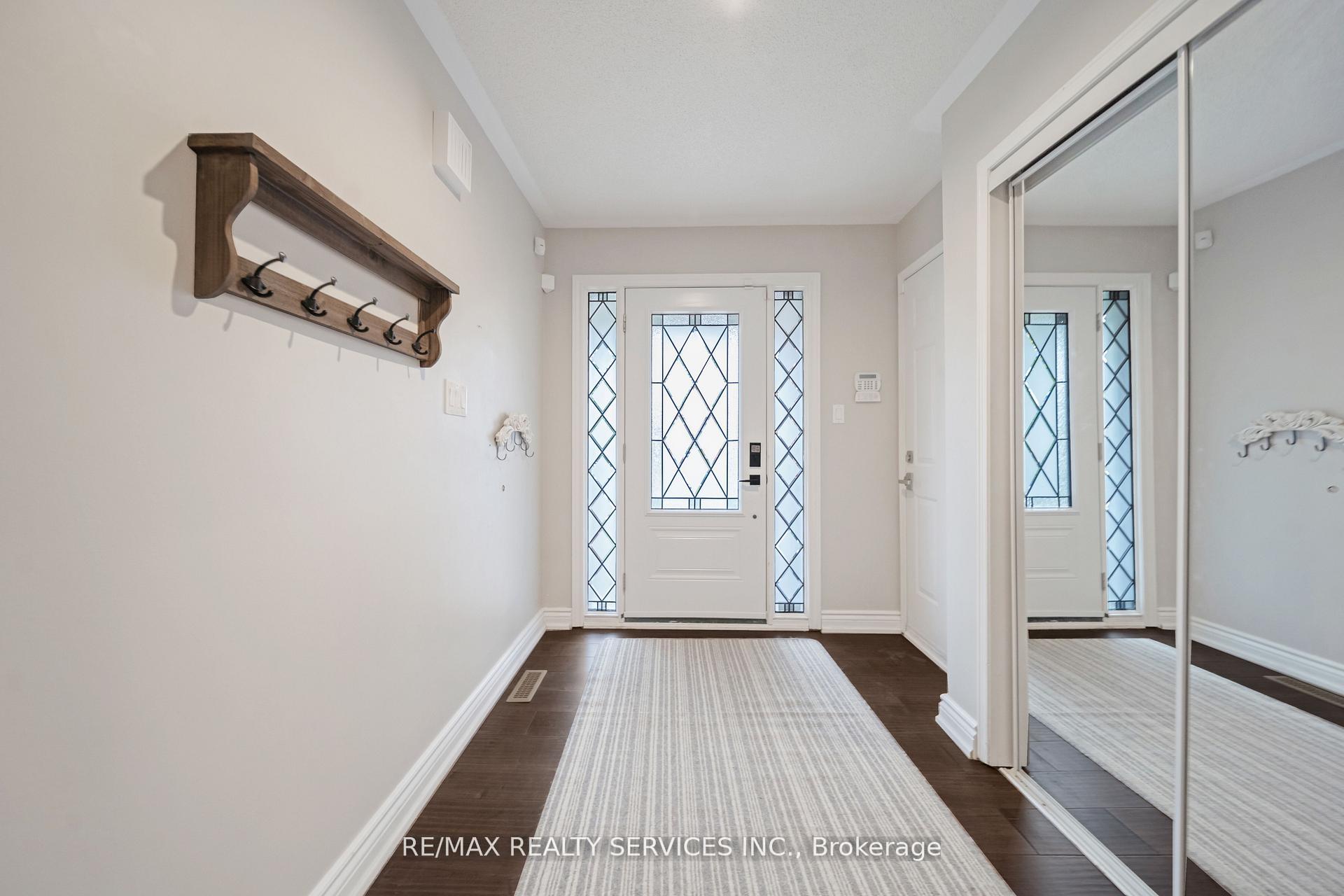 Photo 4 of 17 National Crescent, Brampton, Snelgrove — HOMEH