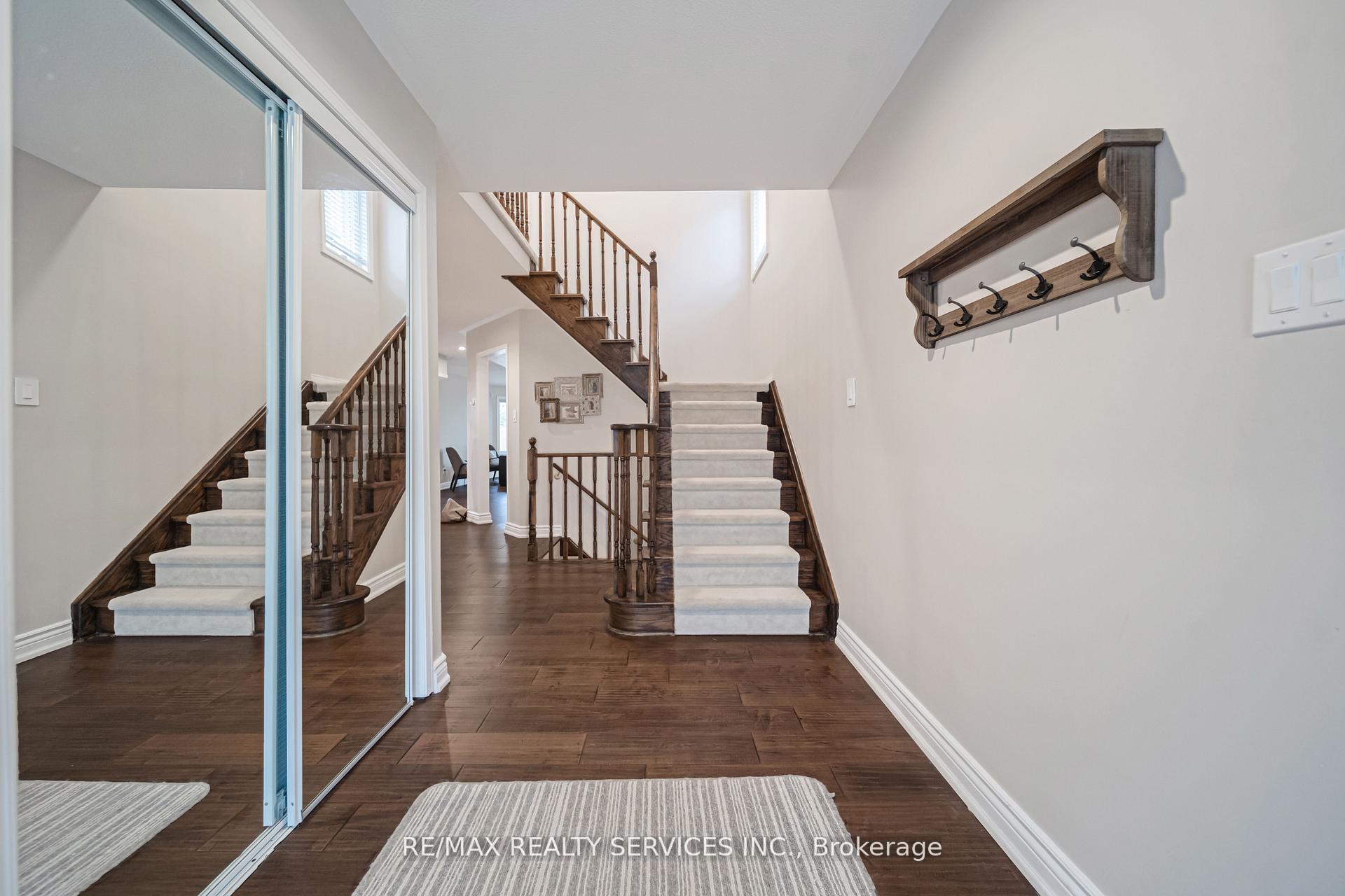Photo 5 of 17 National Crescent, Brampton, Snelgrove — HOMEH