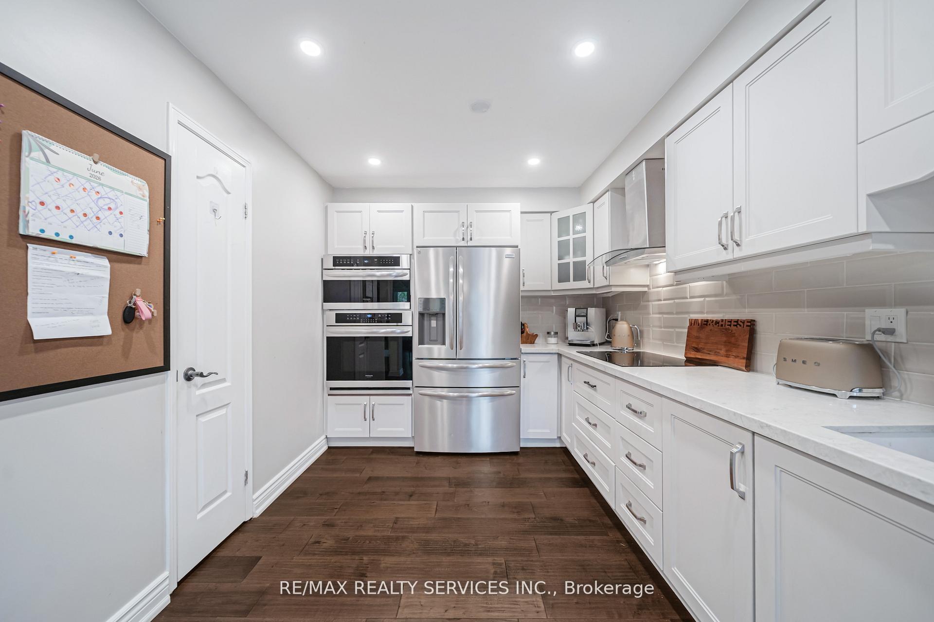 Photo 9 of 17 National Crescent, Brampton, Snelgrove — HOMEH