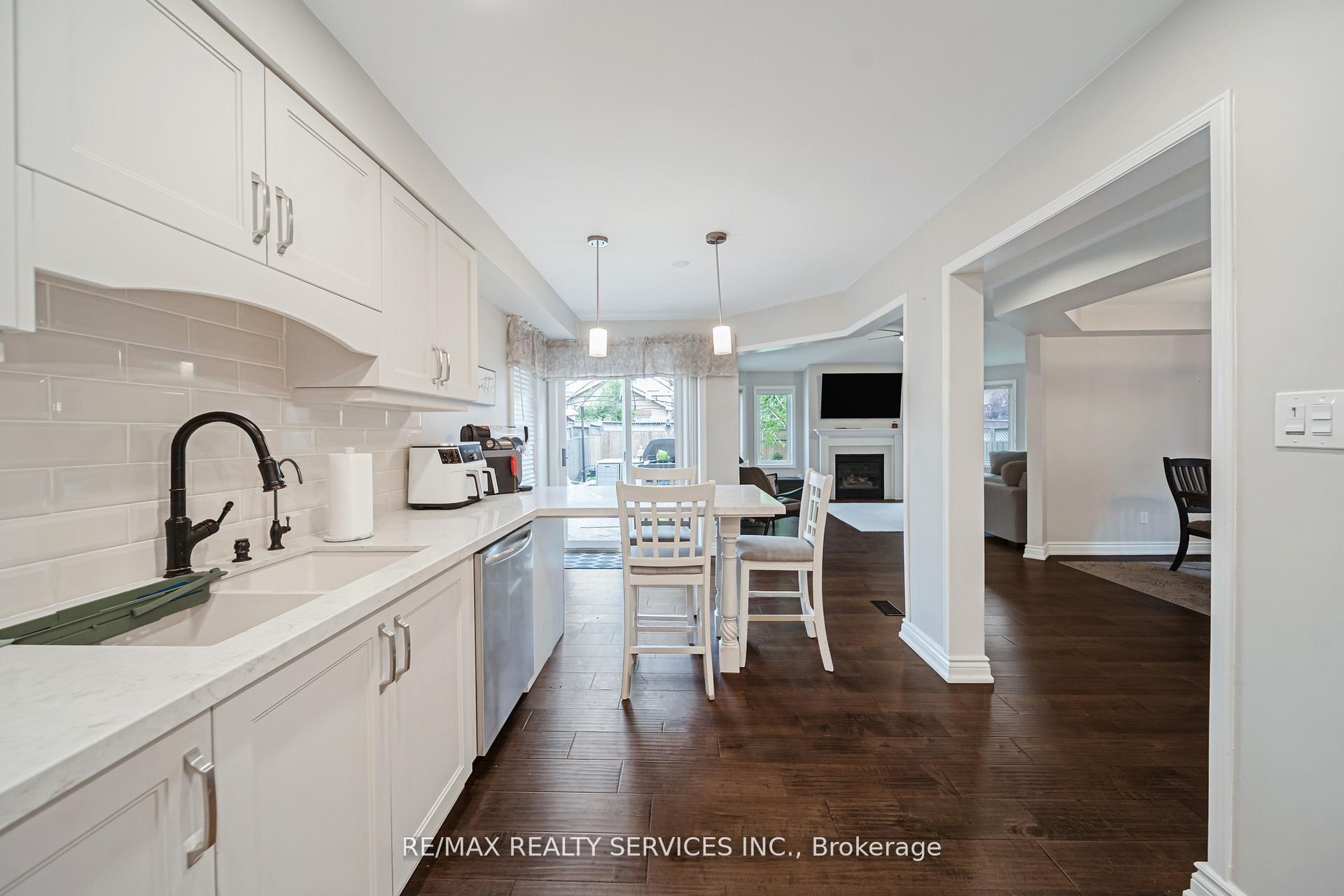 Photo 10 of 17 National Crescent, Brampton, Snelgrove — HOMEH