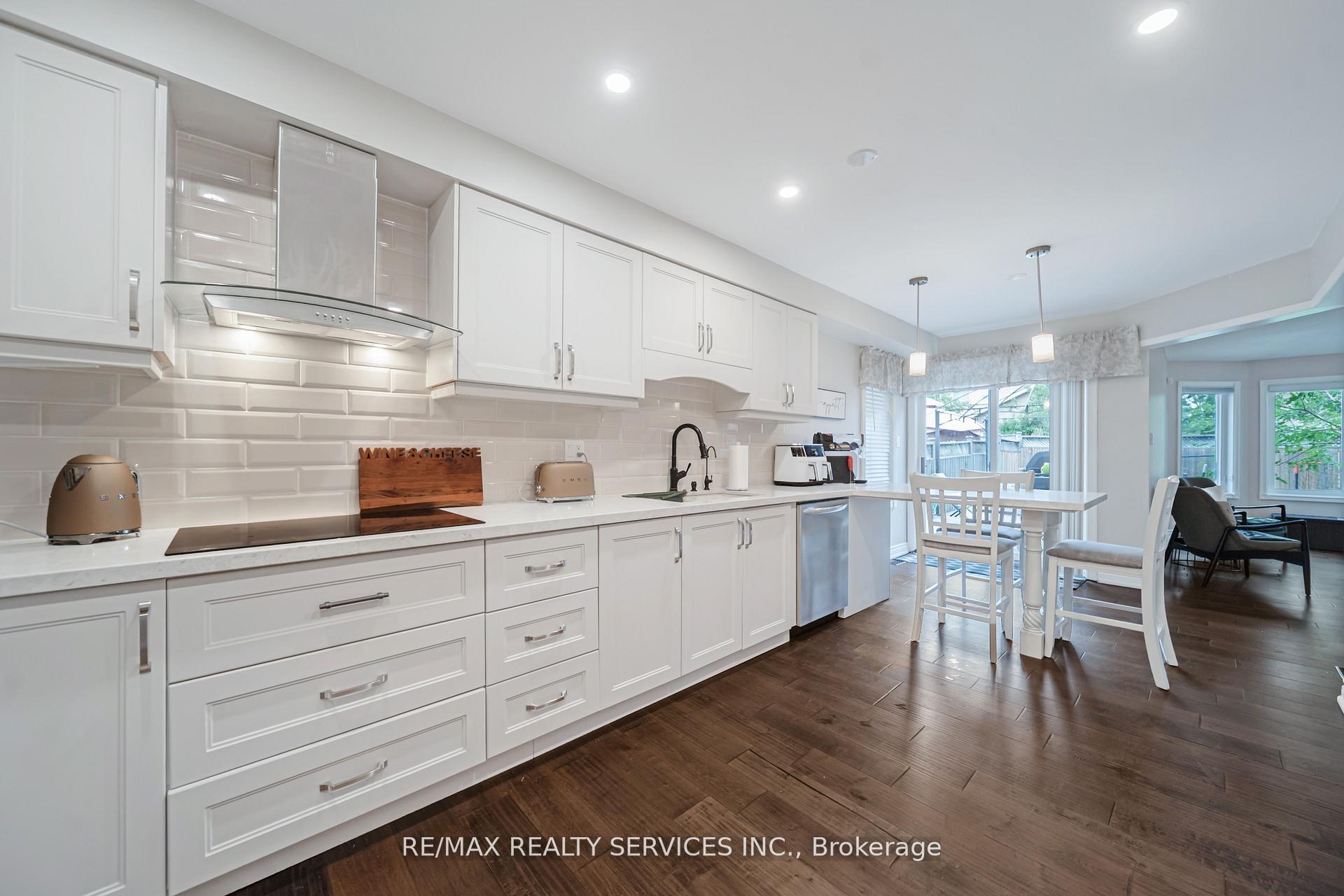 Photo 12 of 17 National Crescent, Brampton, Snelgrove — HOMEH