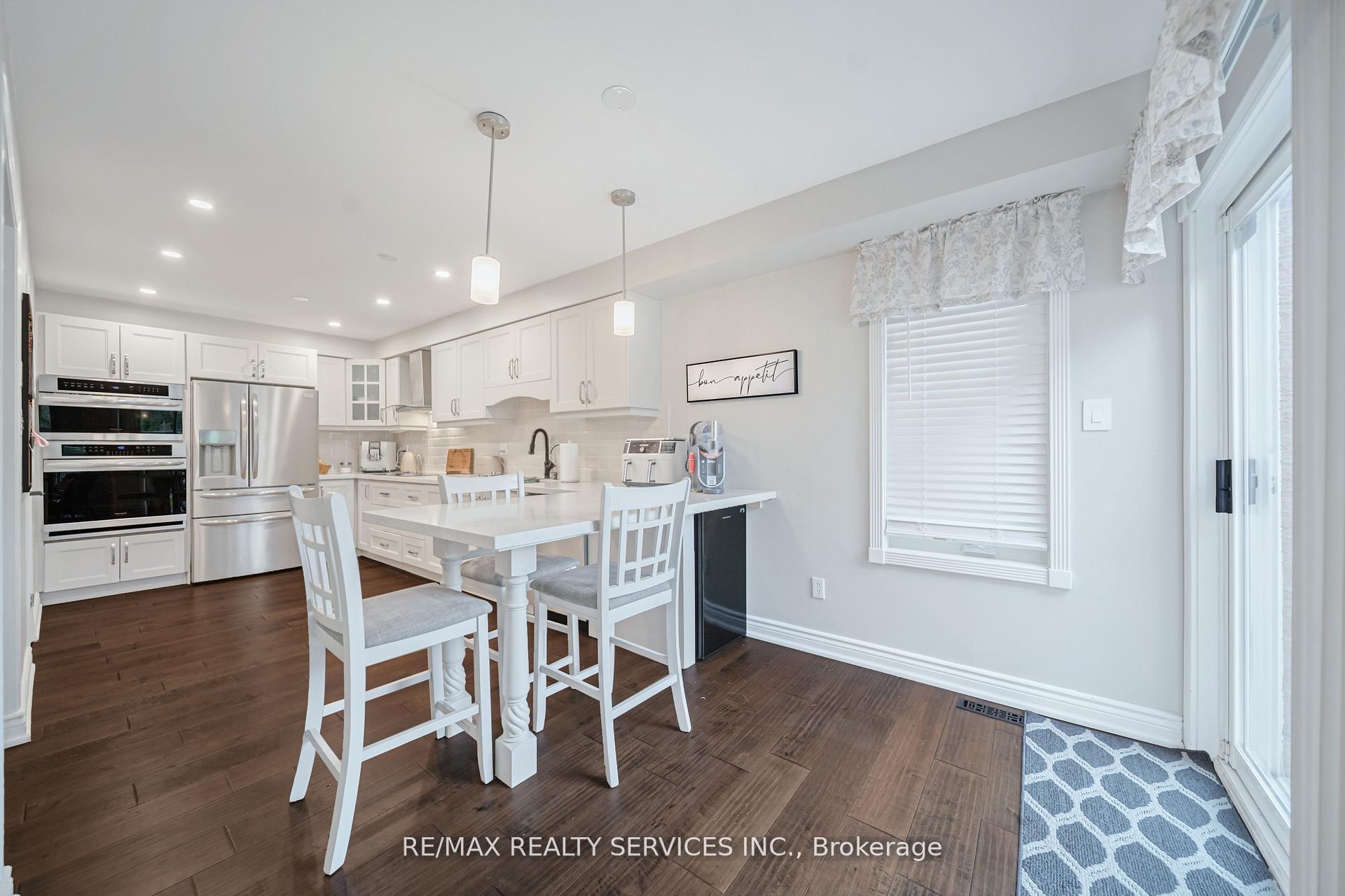 Photo 14 of 17 National Crescent, Brampton, Snelgrove — HOMEH