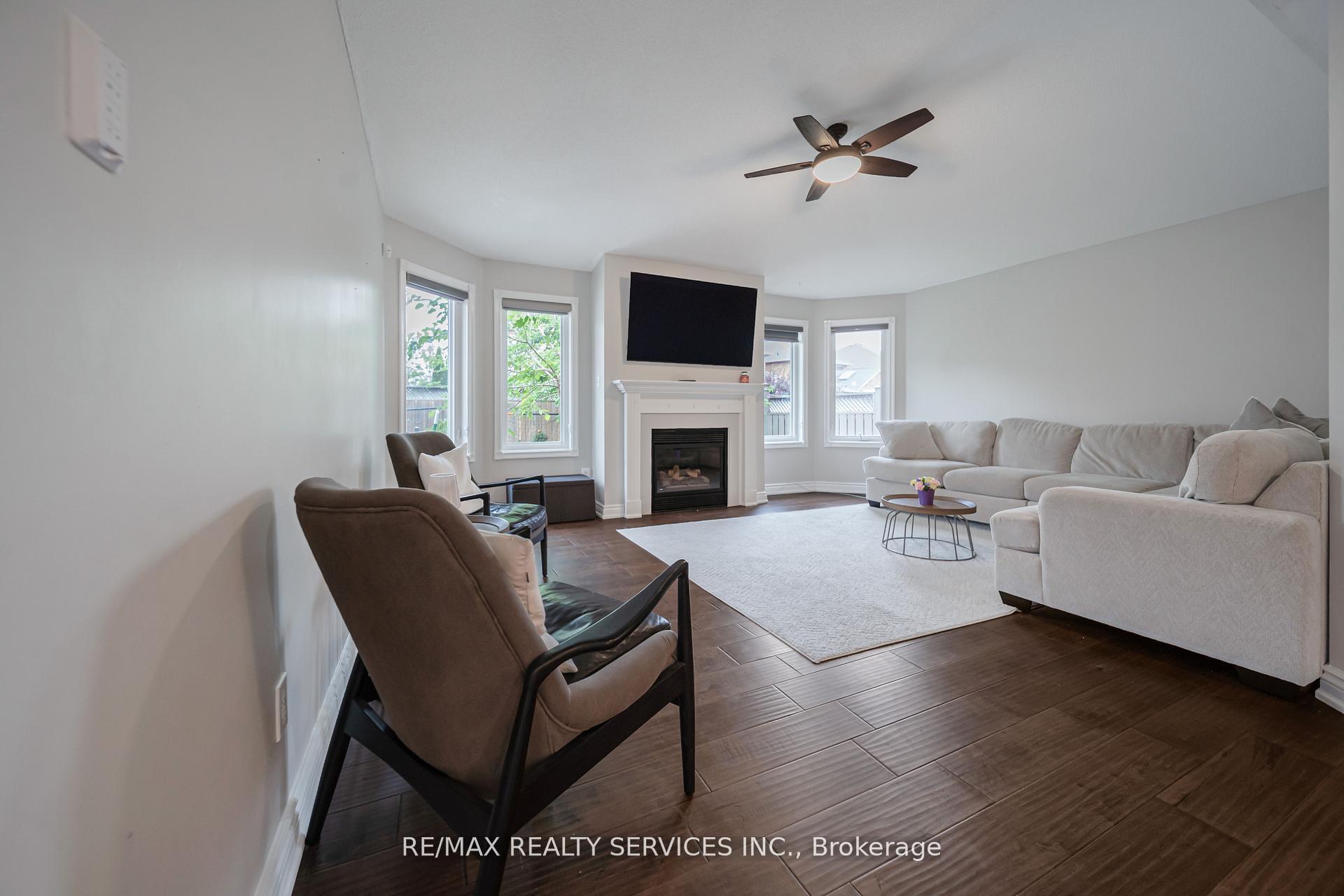 Photo 15 of 17 National Crescent, Brampton, Snelgrove — HOMEH