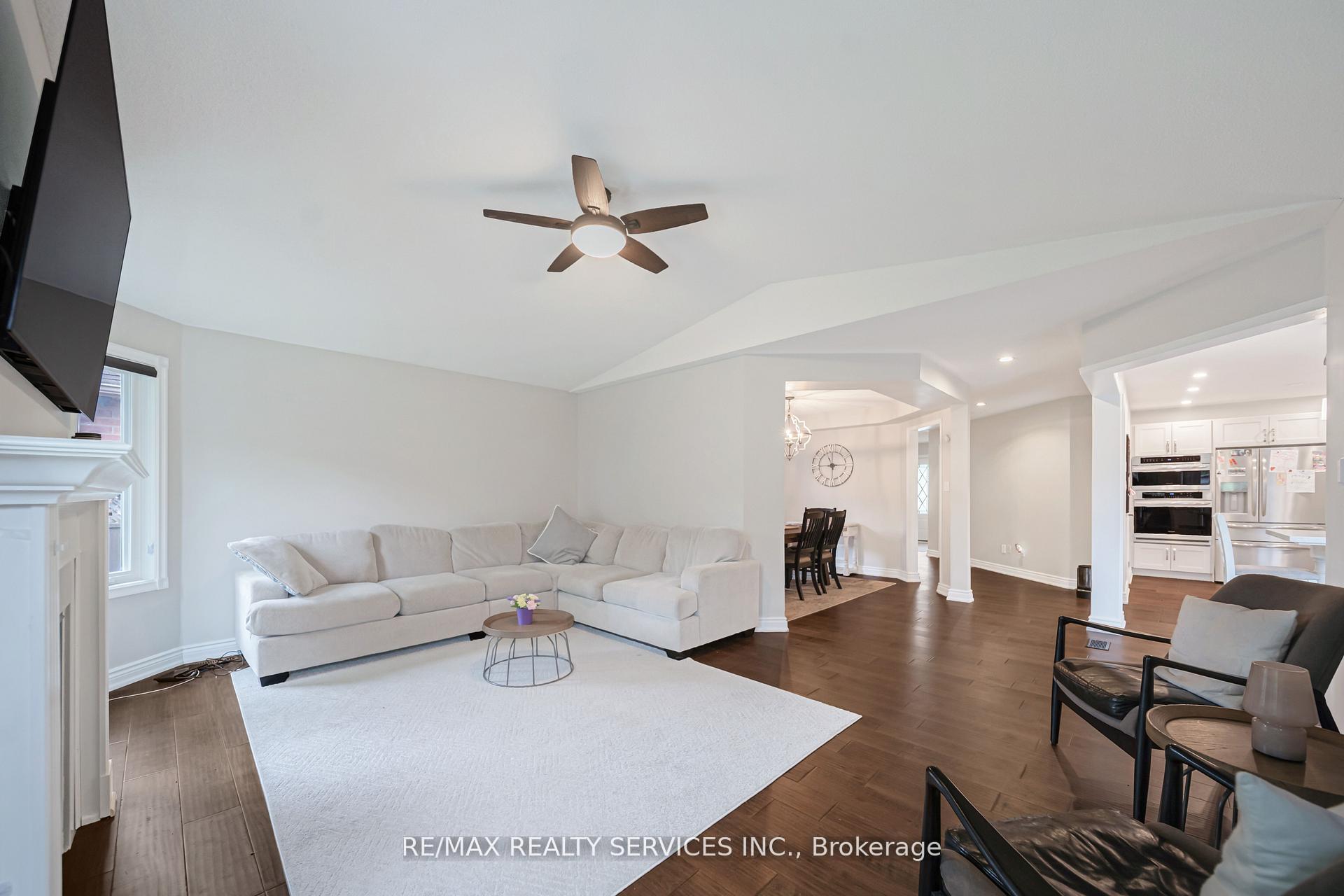 Photo 17 of 17 National Crescent, Brampton, Snelgrove — HOMEH