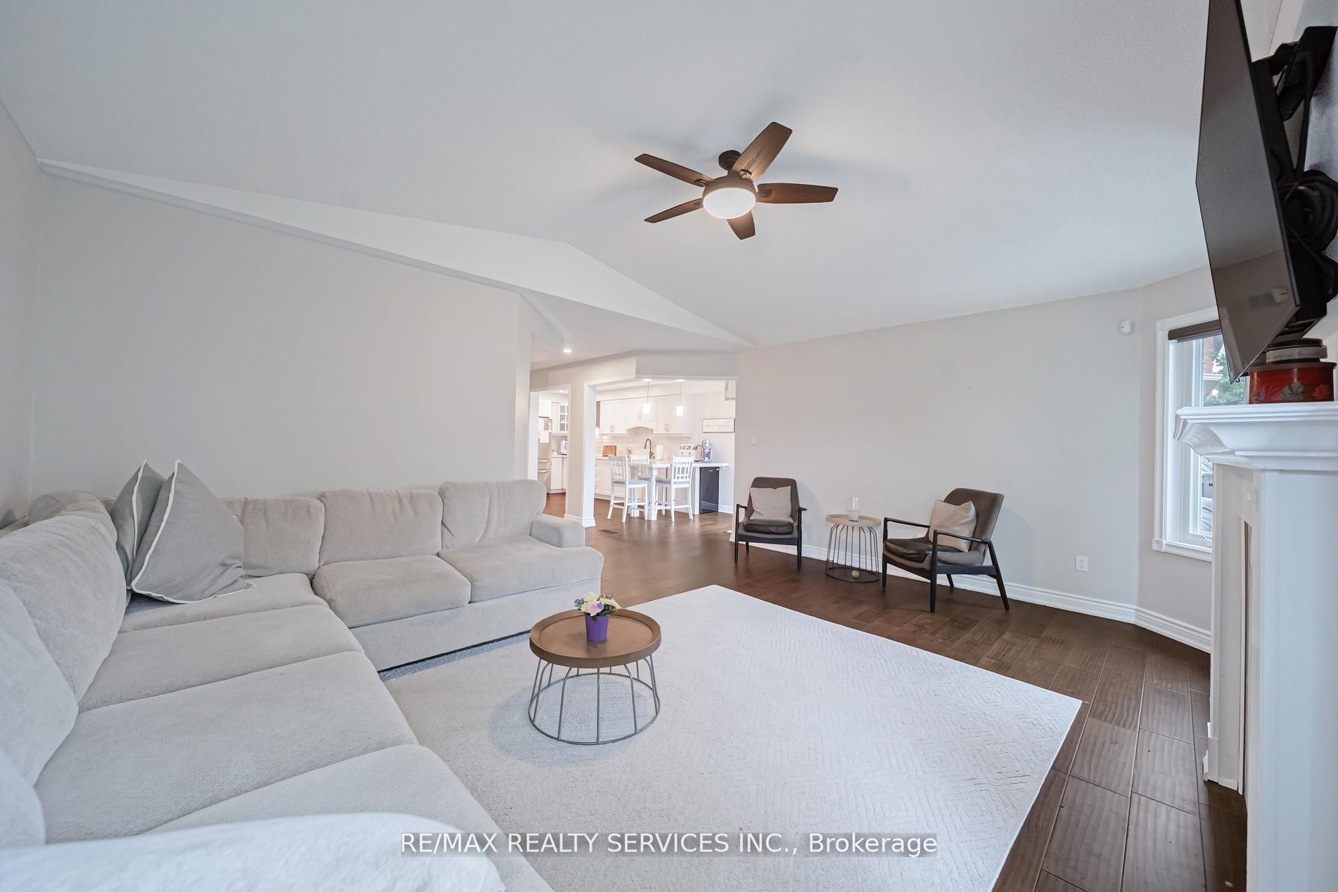 Photo 18 of 17 National Crescent, Brampton, Snelgrove — HOMEH