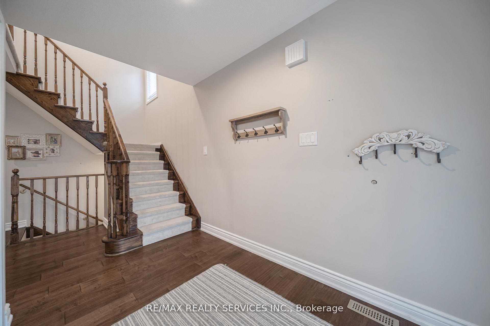 Photo 22 of 17 National Crescent, Brampton, Snelgrove — HOMEH