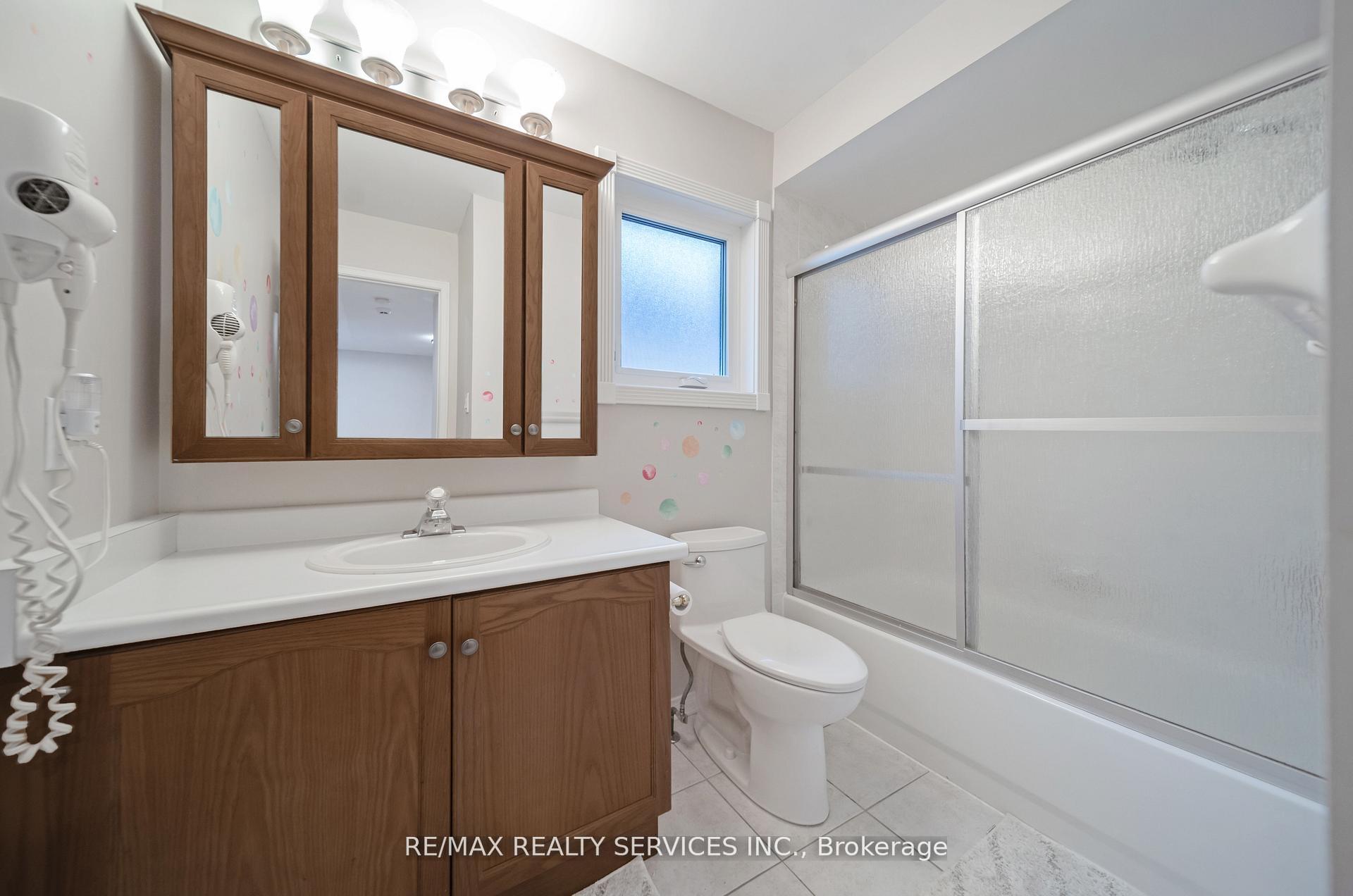 Photo 30 of 17 National Crescent, Brampton, Snelgrove — HOMEH