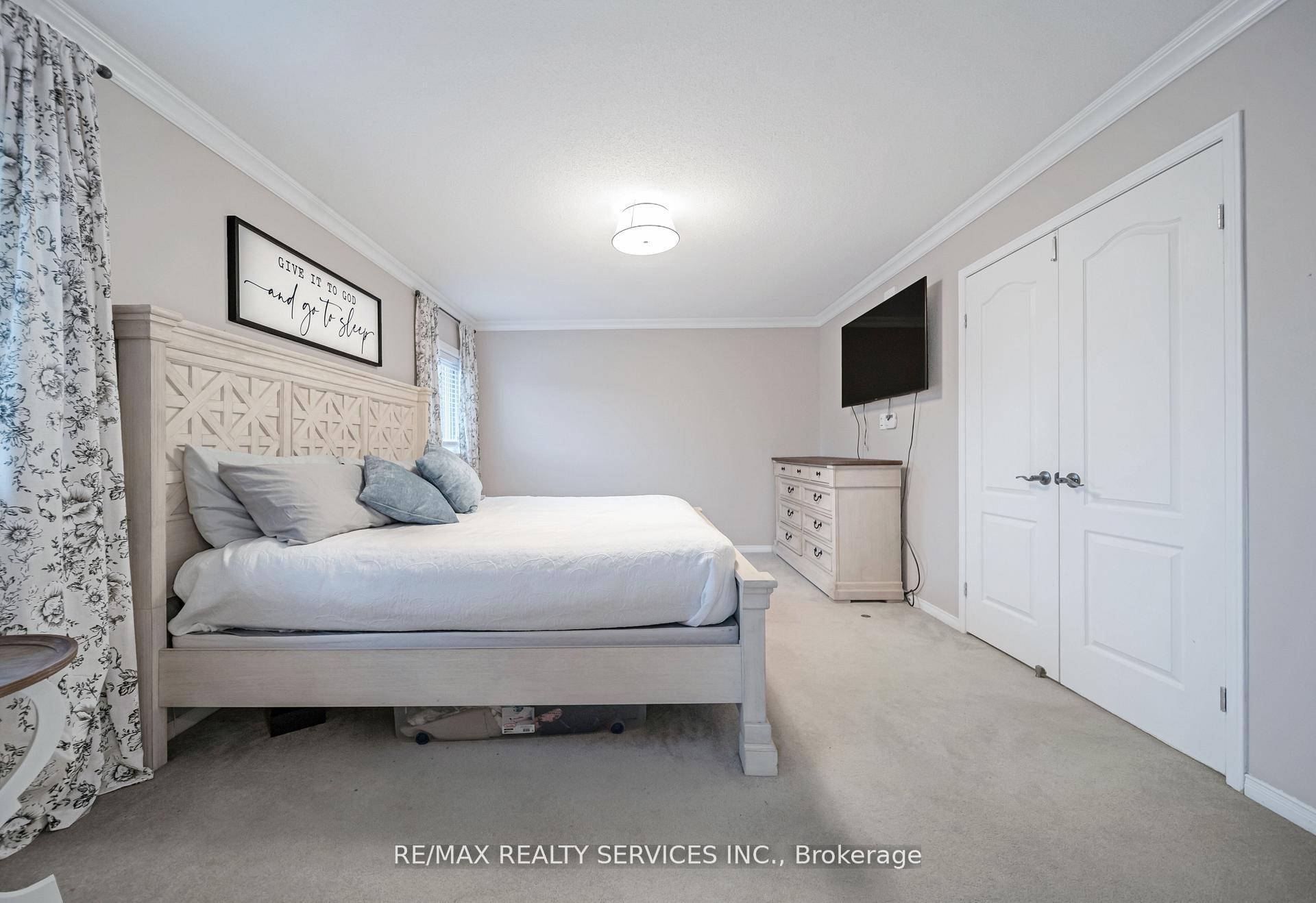 Photo 31 of 17 National Crescent, Brampton, Snelgrove — HOMEH