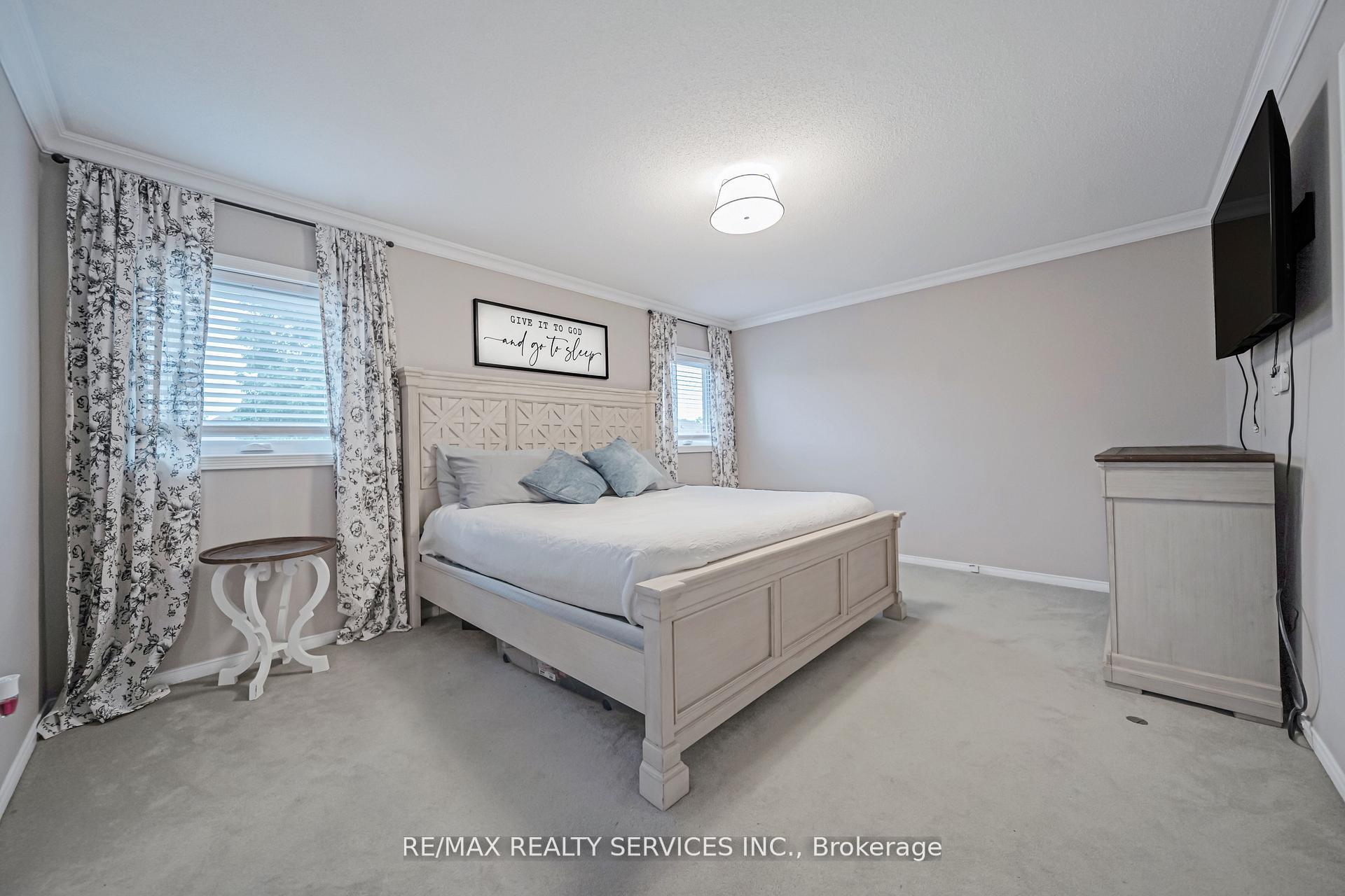 Photo 32 of 17 National Crescent, Brampton, Snelgrove — HOMEH