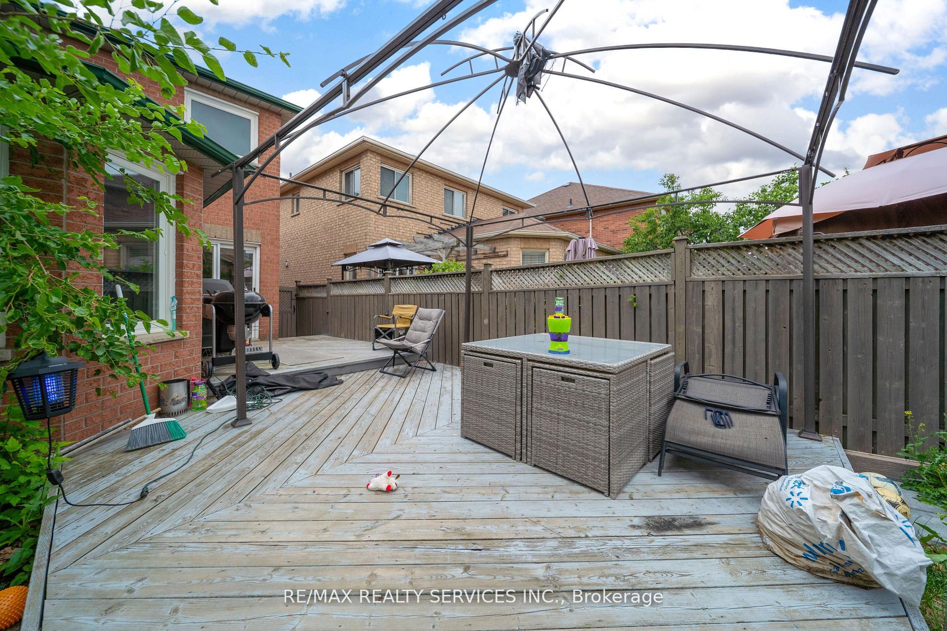 Photo 45 of 17 National Crescent, Brampton, Snelgrove — HOMEH