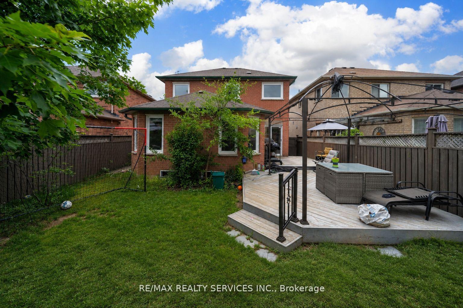 Photo 46 of 17 National Crescent, Brampton, Snelgrove — HOMEH