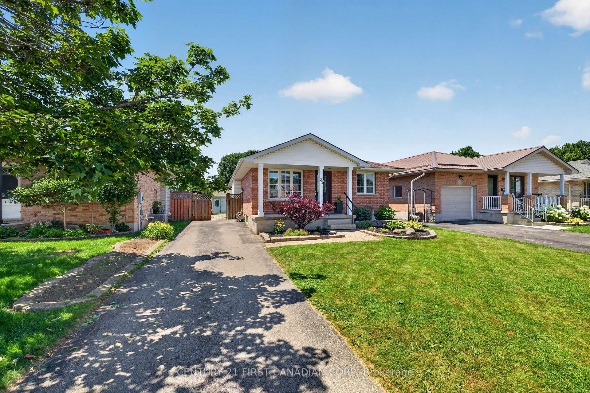 Photo 2 of 33 Oldewood Crescent, St. Thomas — HOMEH