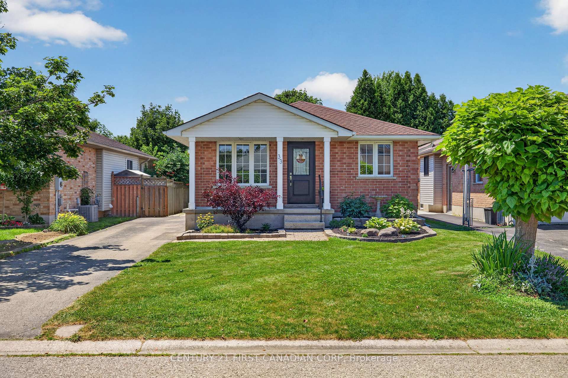 Photo 1 of 33 Oldewood Crescent, St. Thomas — HOMEH