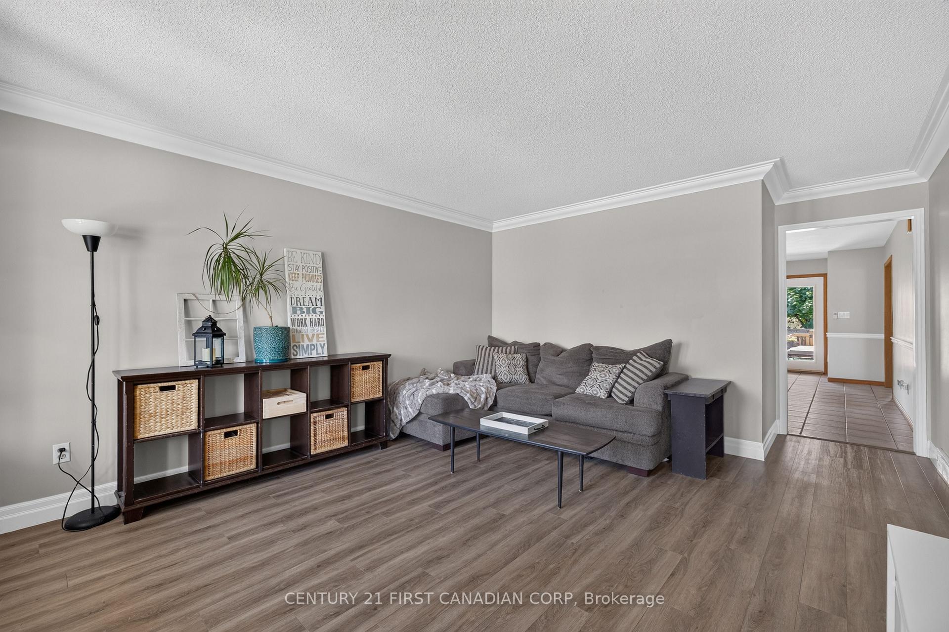 Photo 8 of 33 Oldewood Crescent, St. Thomas — HOMEH