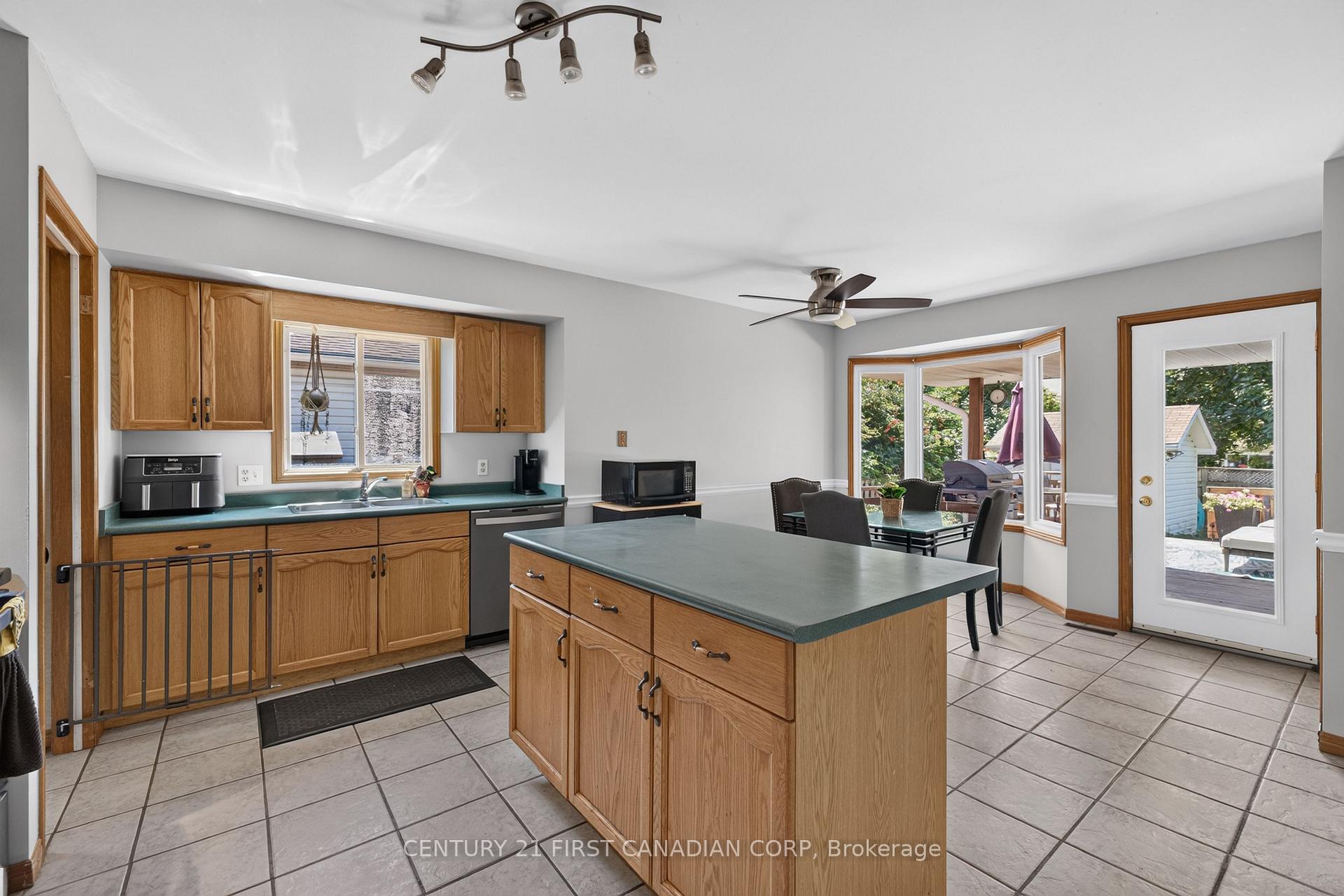 Photo 10 of 33 Oldewood Crescent, St. Thomas — HOMEH