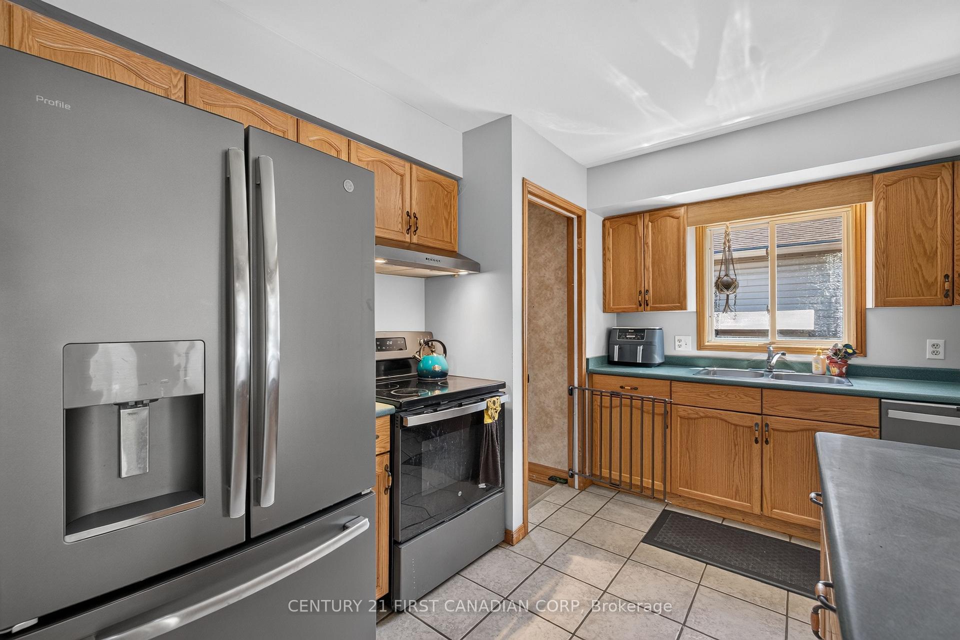 Photo 11 of 33 Oldewood Crescent, St. Thomas — HOMEH