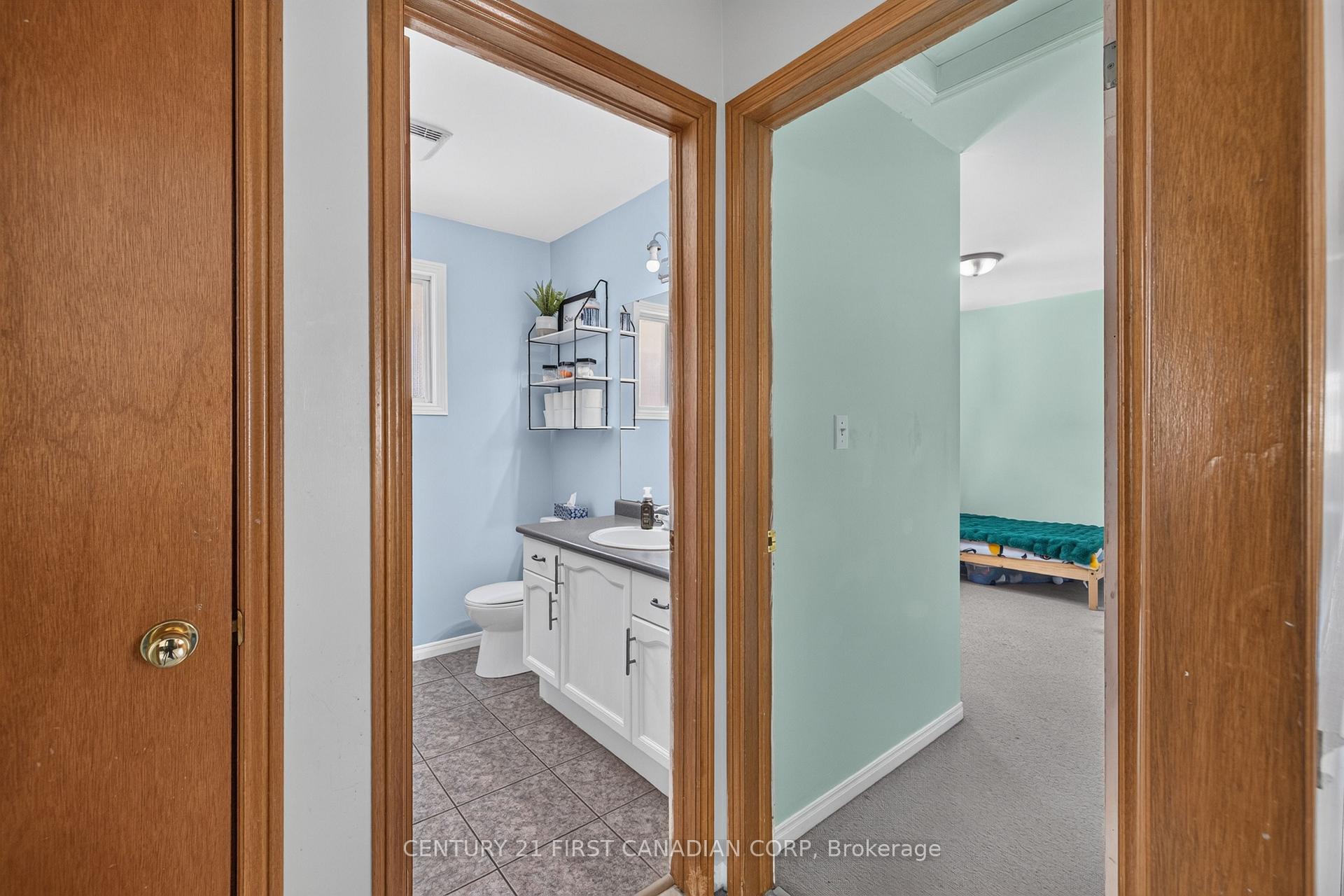 Photo 16 of 33 Oldewood Crescent, St. Thomas — HOMEH