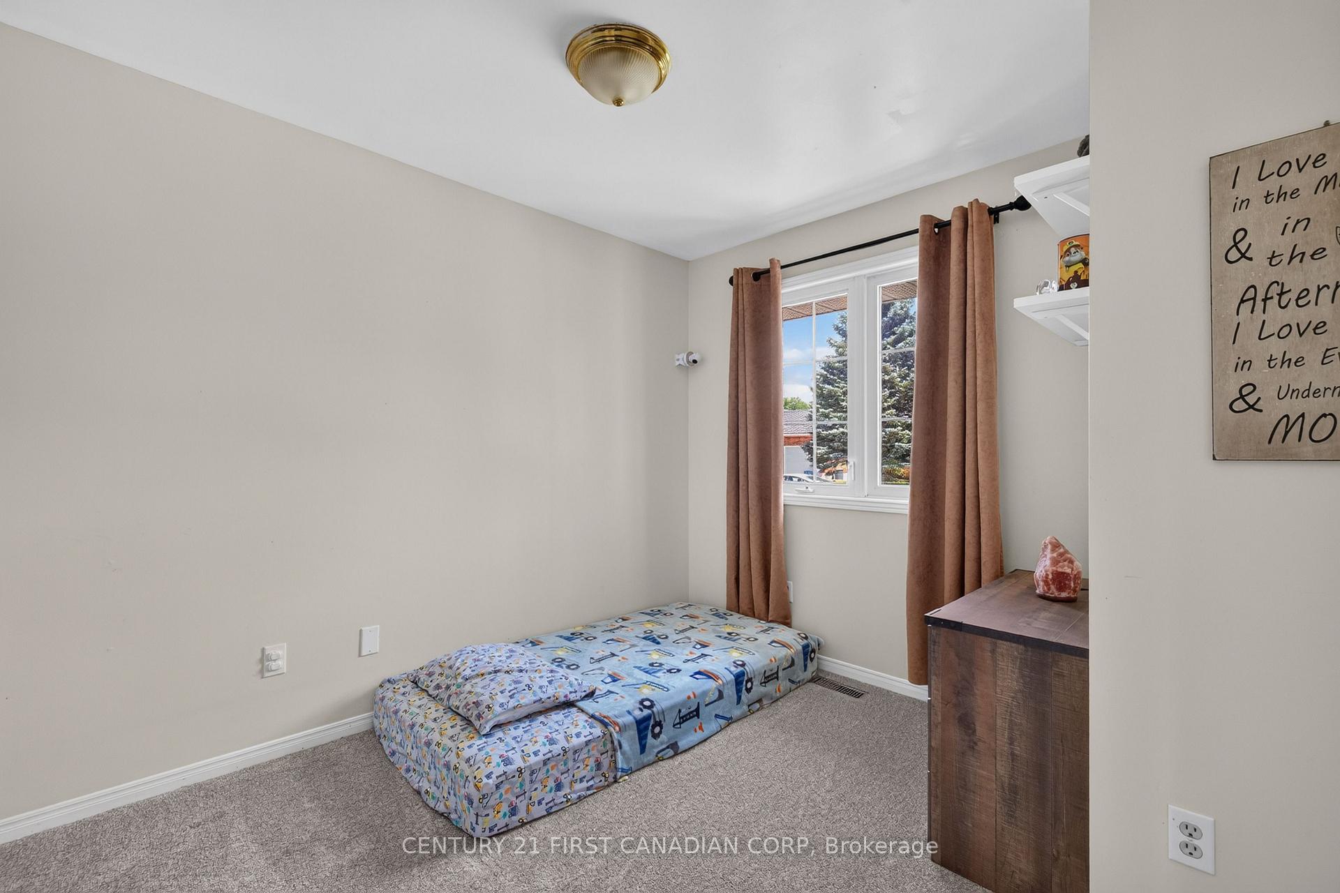 Photo 18 of 33 Oldewood Crescent, St. Thomas — HOMEH