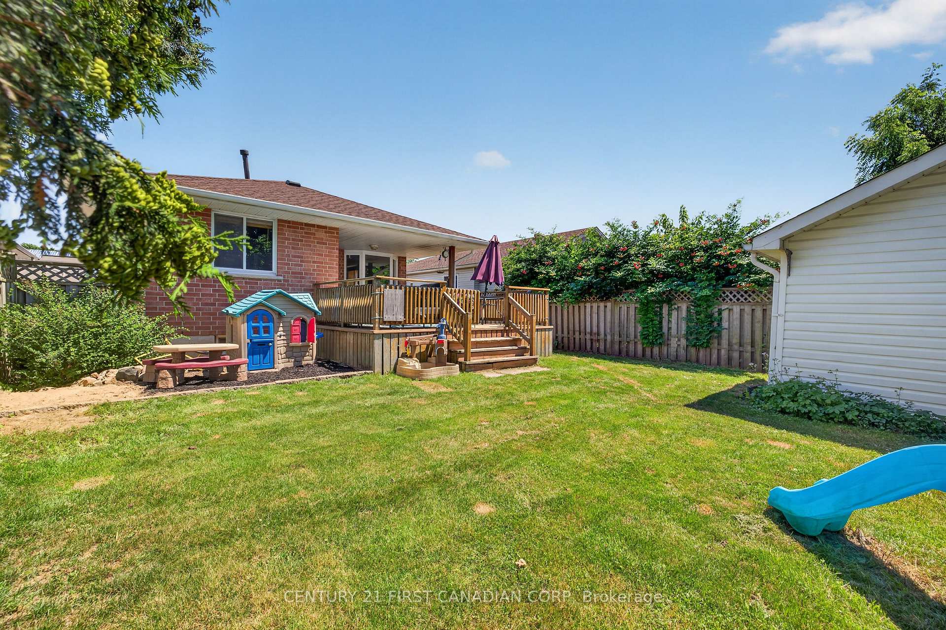 Photo 39 of 33 Oldewood Crescent, St. Thomas — HOMEH