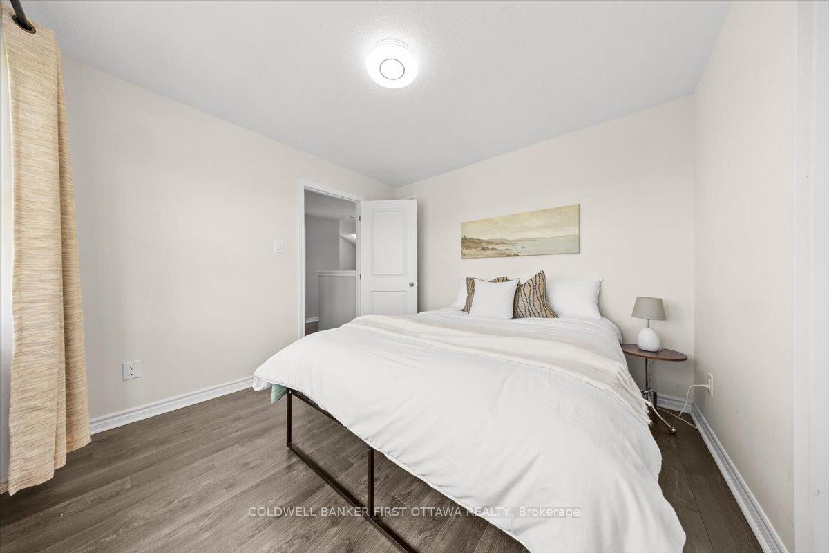 Photo 10 of 619 Dundonald Drive, Ottawa, Barrhaven - Half Moon Bay — HOMEH