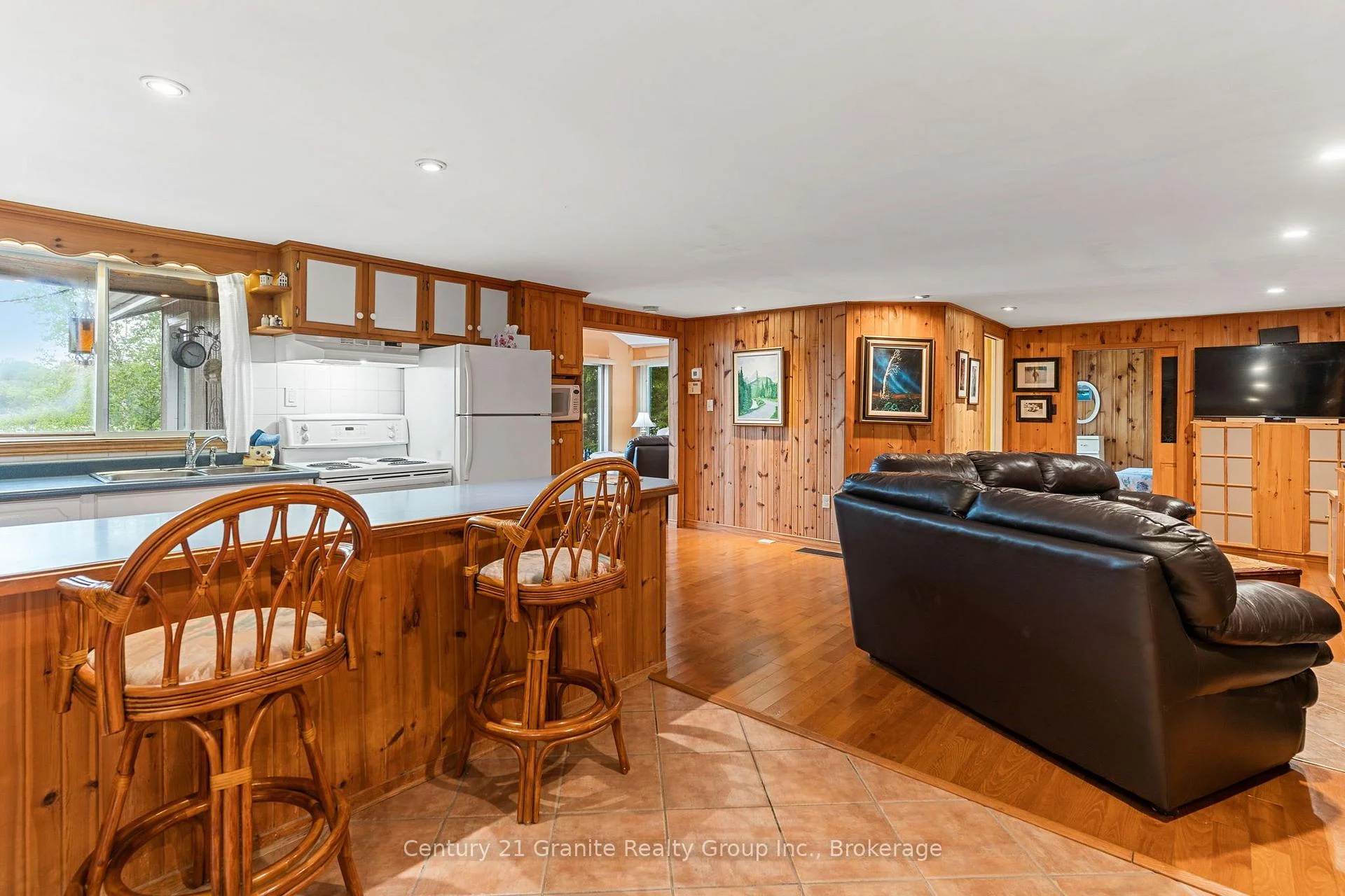 Photo 17 of 1109 Burnt Point Trail, Highlands East, Glamorgan — HOMEH