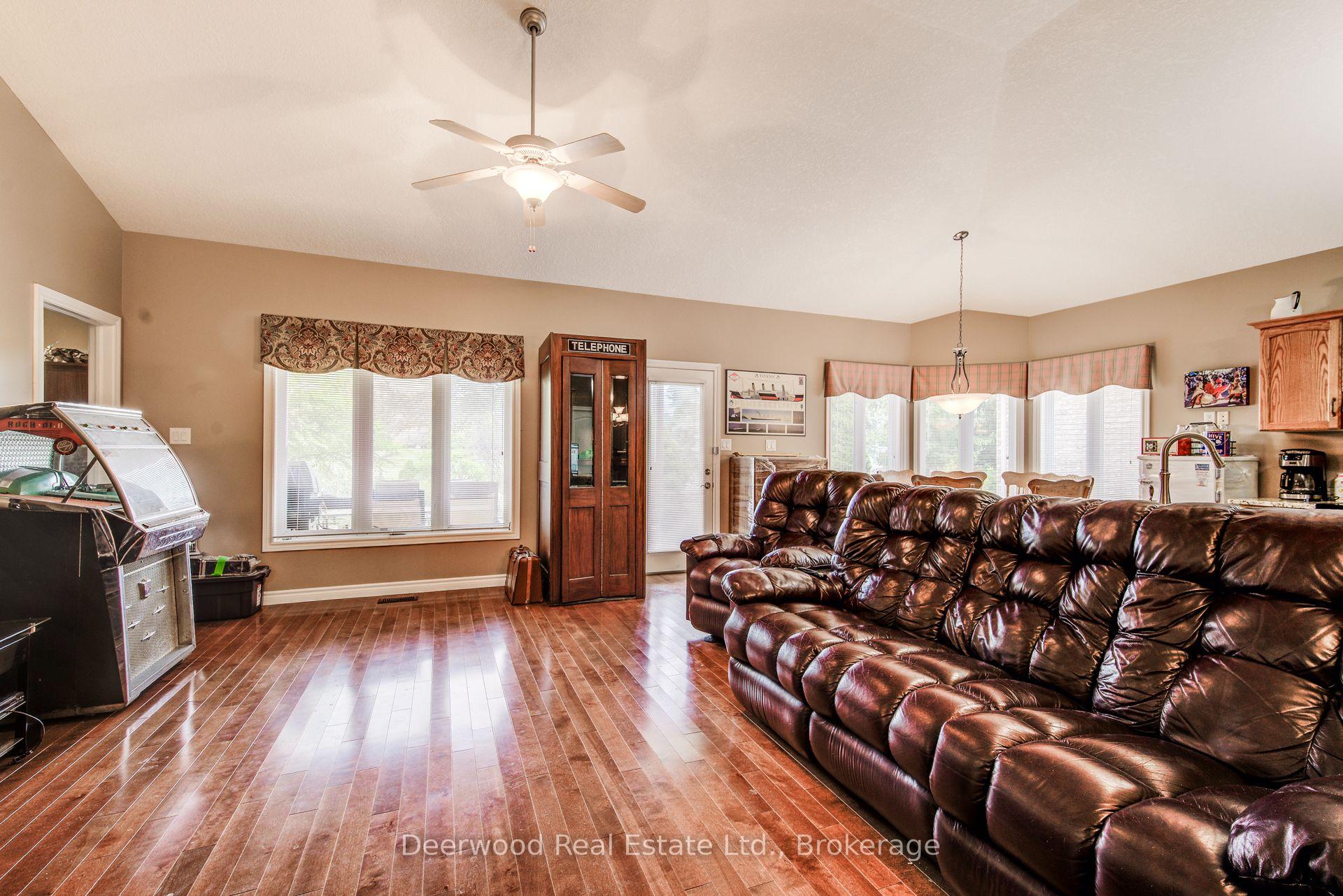 Photo 16 of Unit 19, 156 Devonshire Drive, Wilmot, New Hamburg — HOMEH
