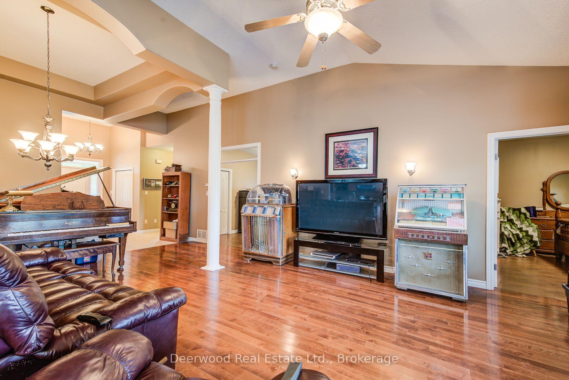 Photo 18 of Unit 19, 156 Devonshire Drive, Wilmot, New Hamburg — HOMEH