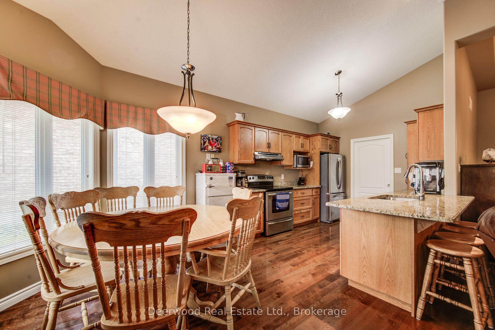 Photo 23 of Unit 19, 156 Devonshire Drive, Wilmot, New Hamburg — HOMEH