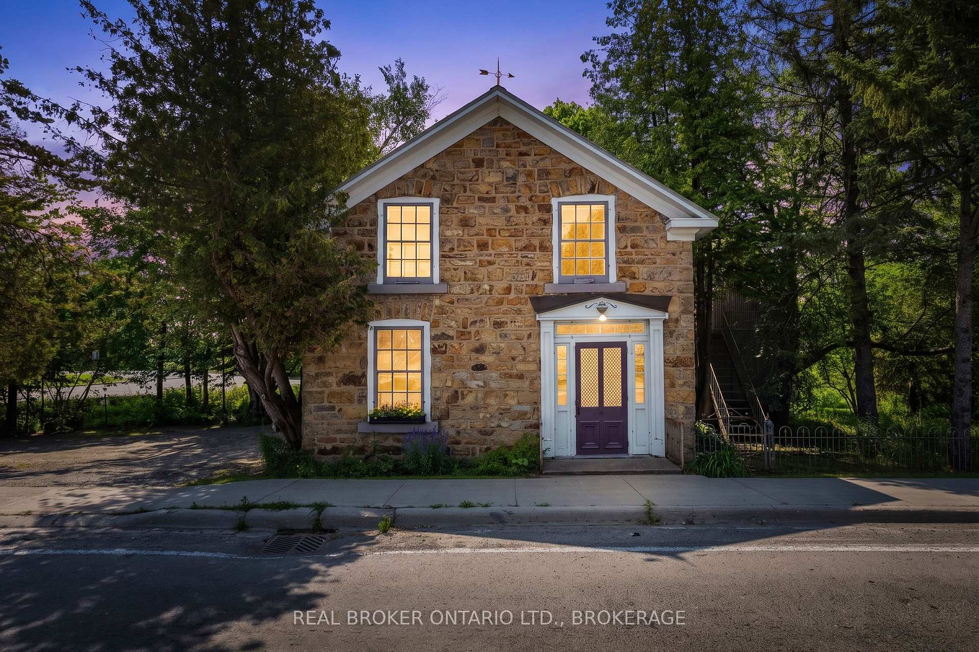 Photo 2 of 595 King Street E, Gananoque, Gananoque — HOMEH