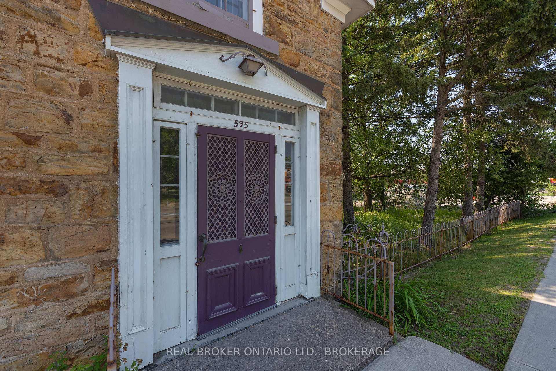 Photo 5 of 595 King Street E, Gananoque, Gananoque — HOMEH