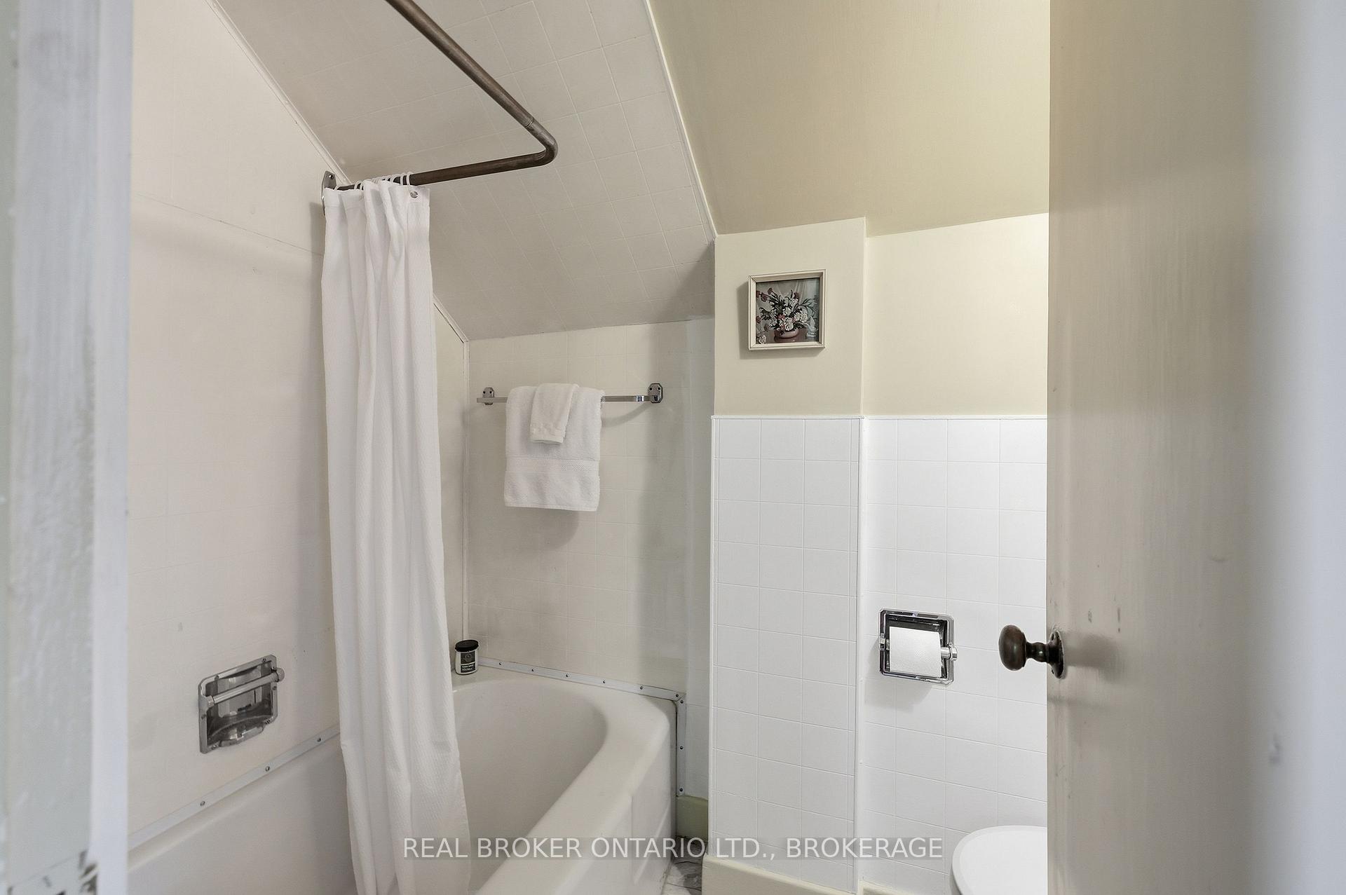 Photo 40 of 595 King Street E, Gananoque, Gananoque — HOMEH