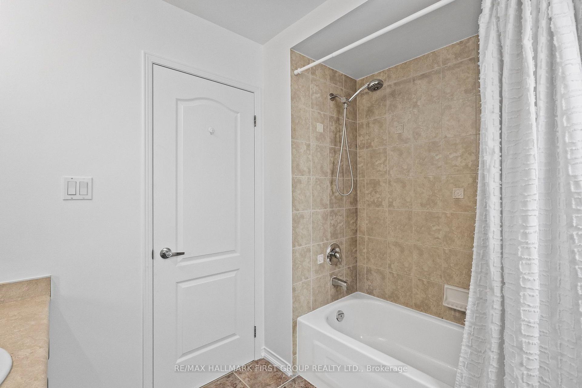 Photo 17 of 1773 Badgley Drive, Oshawa, Taunton — HOMEH