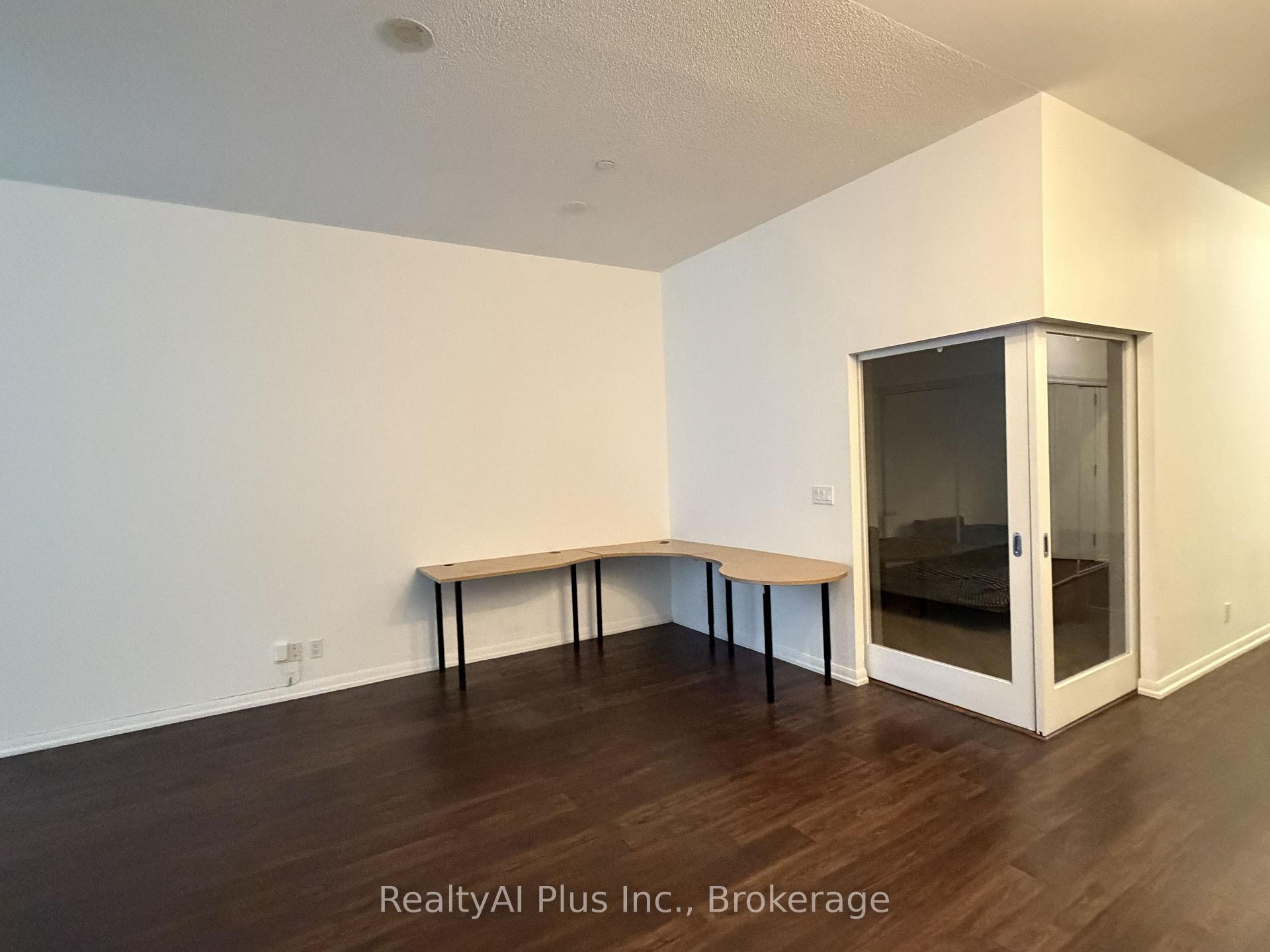 Photo 5 of Unit 213, 832 Bay Street, Toronto, Bay Street Corridor — HOMEH