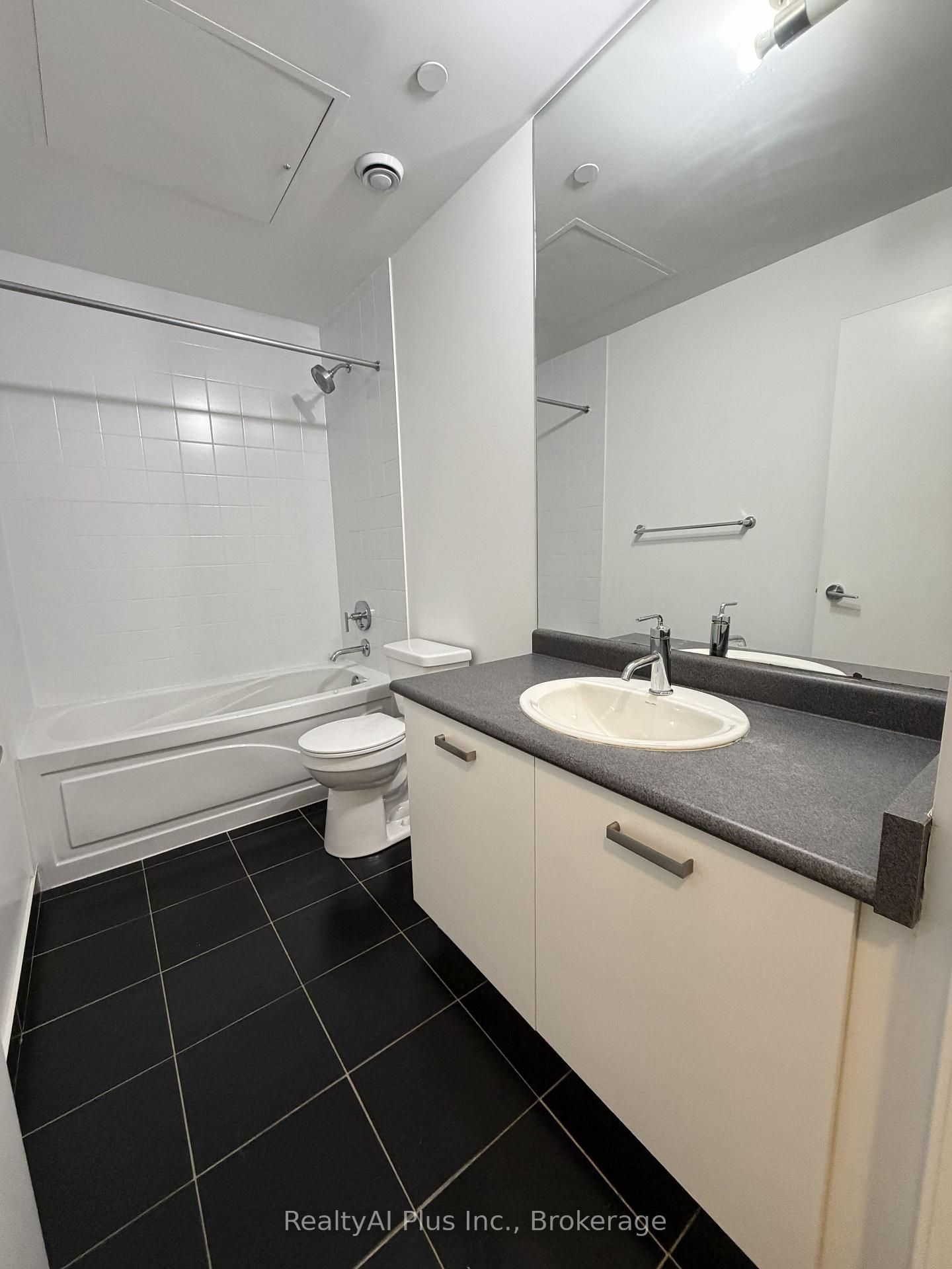 Photo 7 of Unit 213, 832 Bay Street, Toronto, Bay Street Corridor — HOMEH