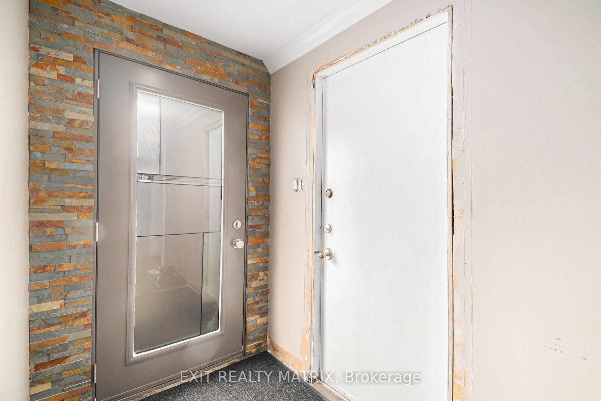 Photo 2 of 489 Rougemount Crescent, Ottawa, Fallingbrook/Gardenway South — HOMEH