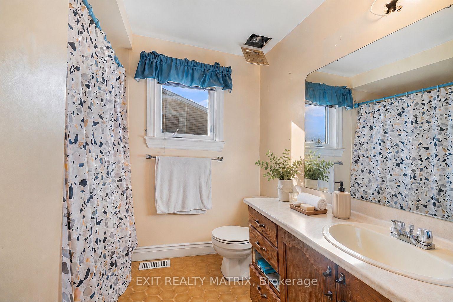 Photo 12 of 489 Rougemount Crescent, Ottawa, Fallingbrook/Gardenway South — HOMEH
