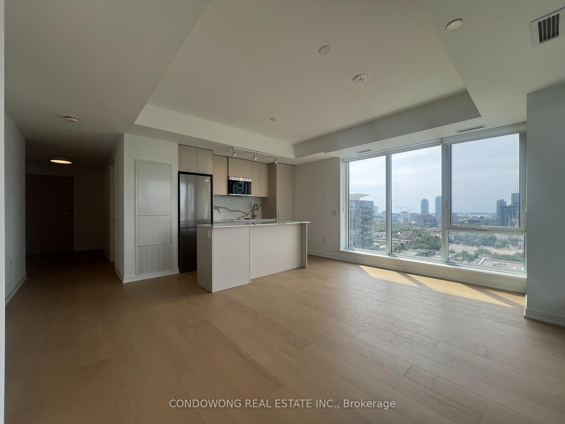 Front of Unit 1504, 10 Oak Street