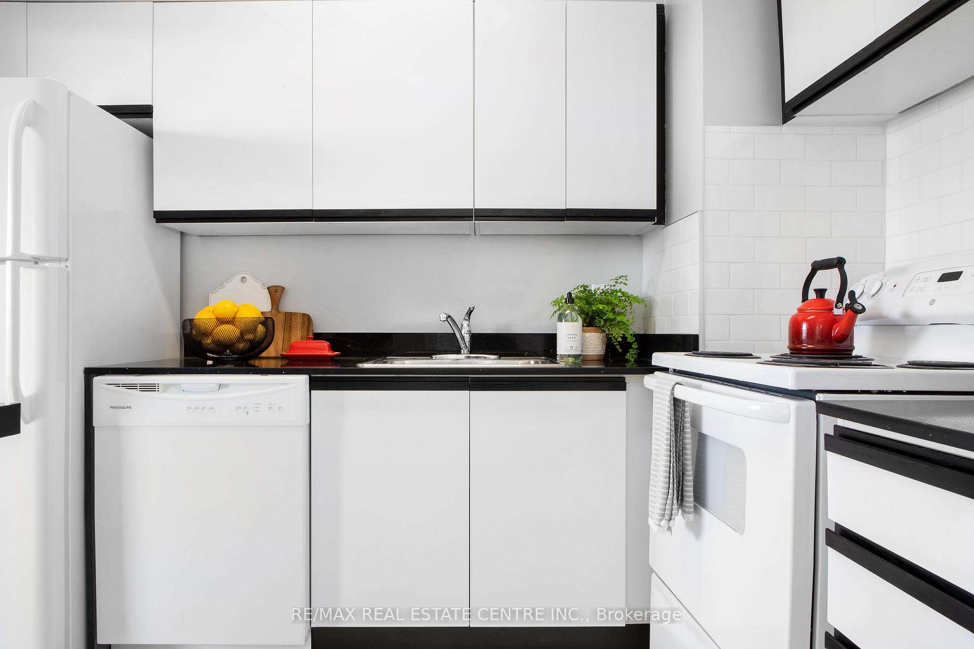 Photo 13 of Unit 1502, 150 Graydon Hall Drive, North York, Parkwoods-Donalda — HOMEH