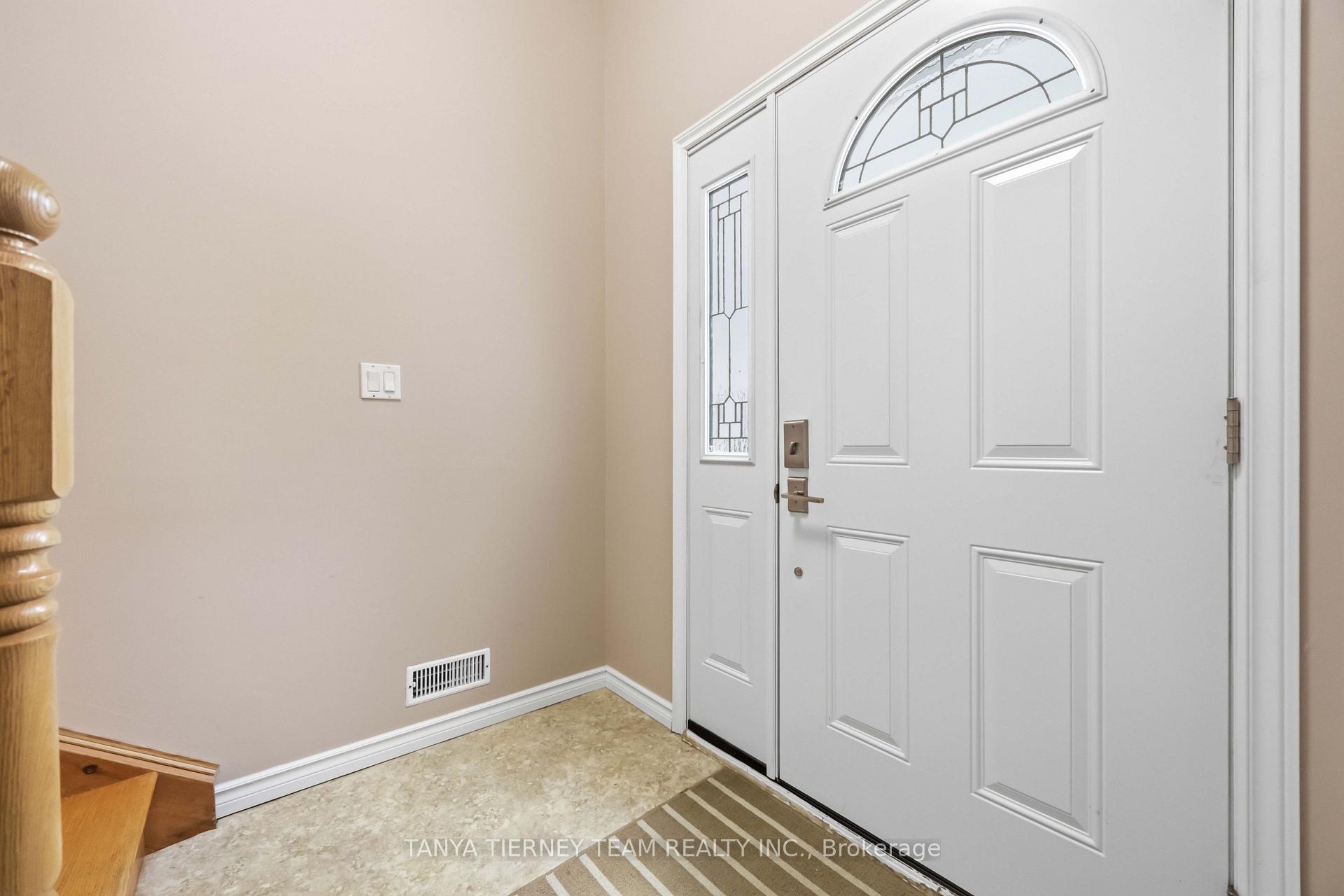 Photo 3 of 455 Crystal Drive, Peterborough, Ashburnham Ward 4 — HOMEH