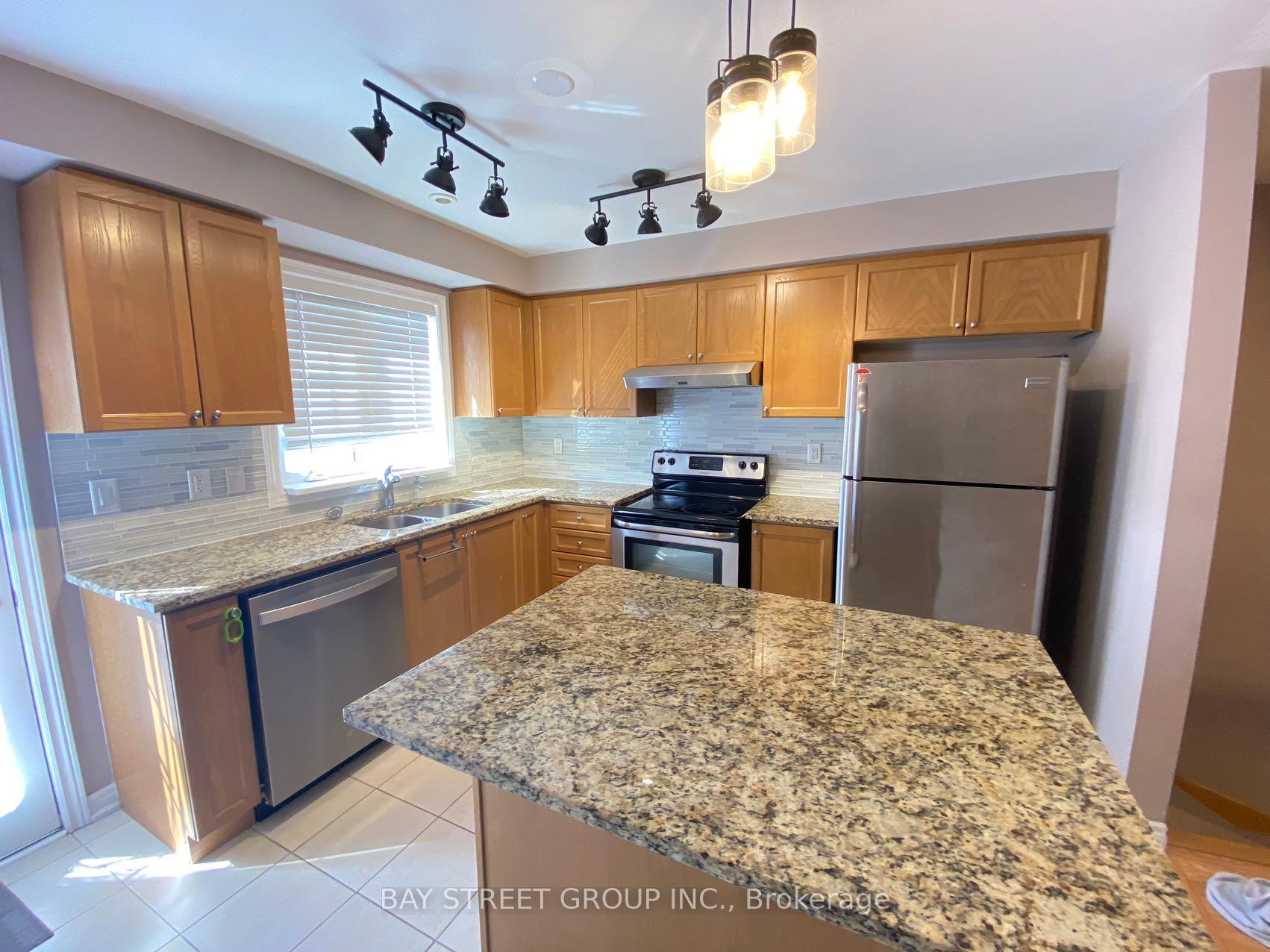 Photo 8 of 9996 Mccowan Road, Markham, Berczy — HOMEH