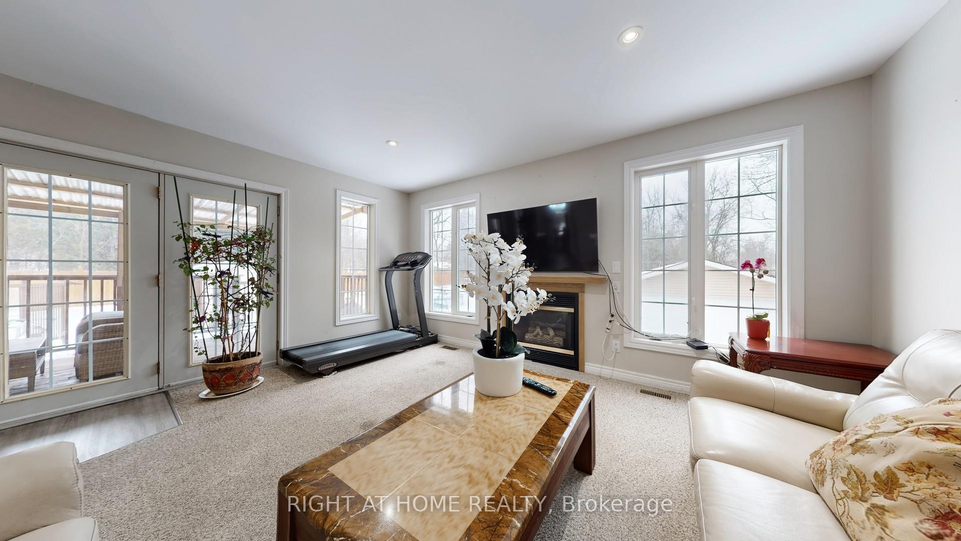 Photo 4 of 301 Garner Road E, Hamilton, Ancaster — HOMEH