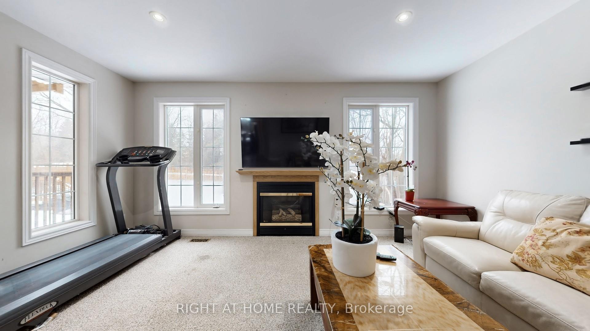 Photo 5 of 301 Garner Road E, Hamilton, Ancaster — HOMEH
