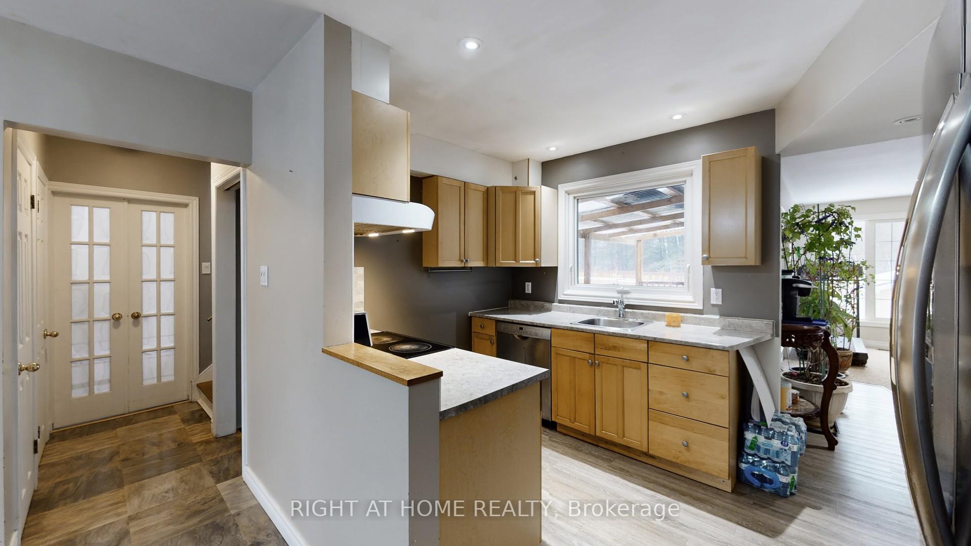 Photo 10 of 301 Garner Road E, Hamilton, Ancaster — HOMEH