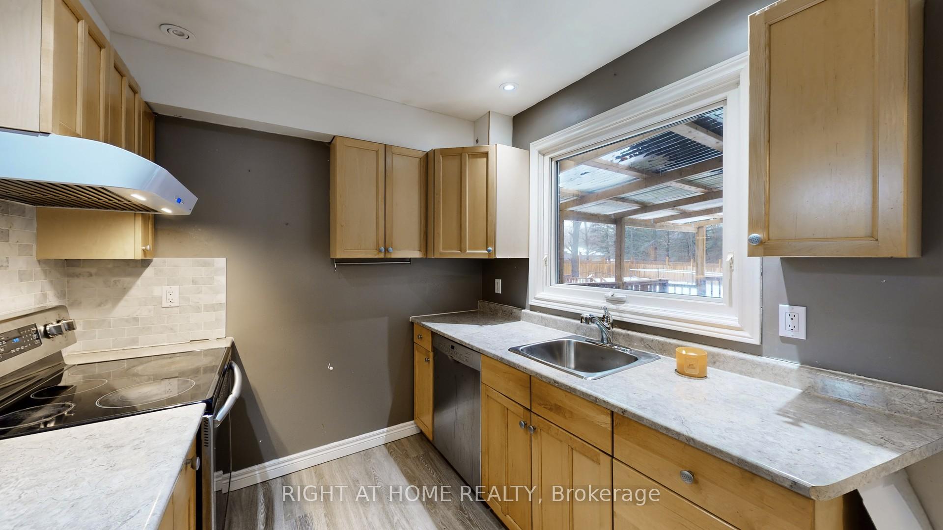 Photo 11 of 301 Garner Road E, Hamilton, Ancaster — HOMEH