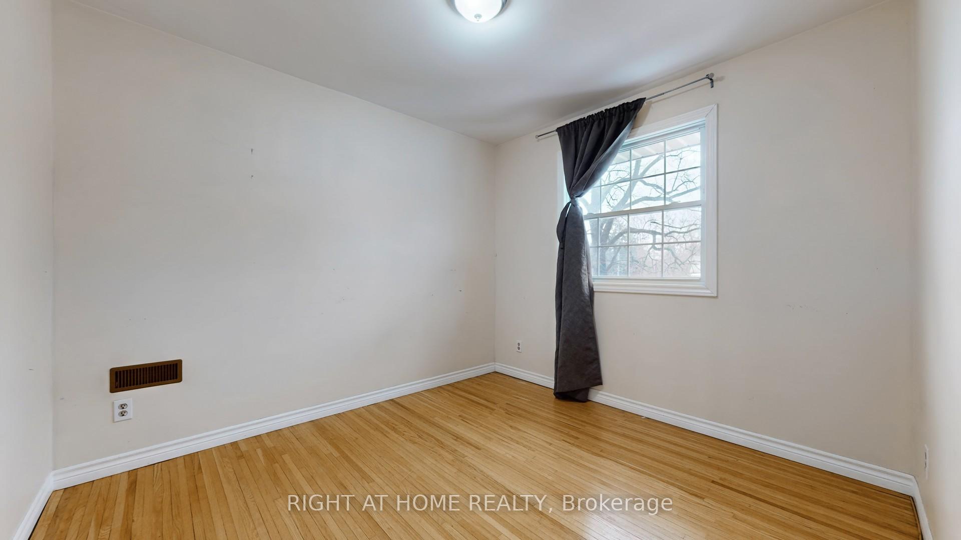Photo 32 of 301 Garner Road E, Hamilton, Ancaster — HOMEH
