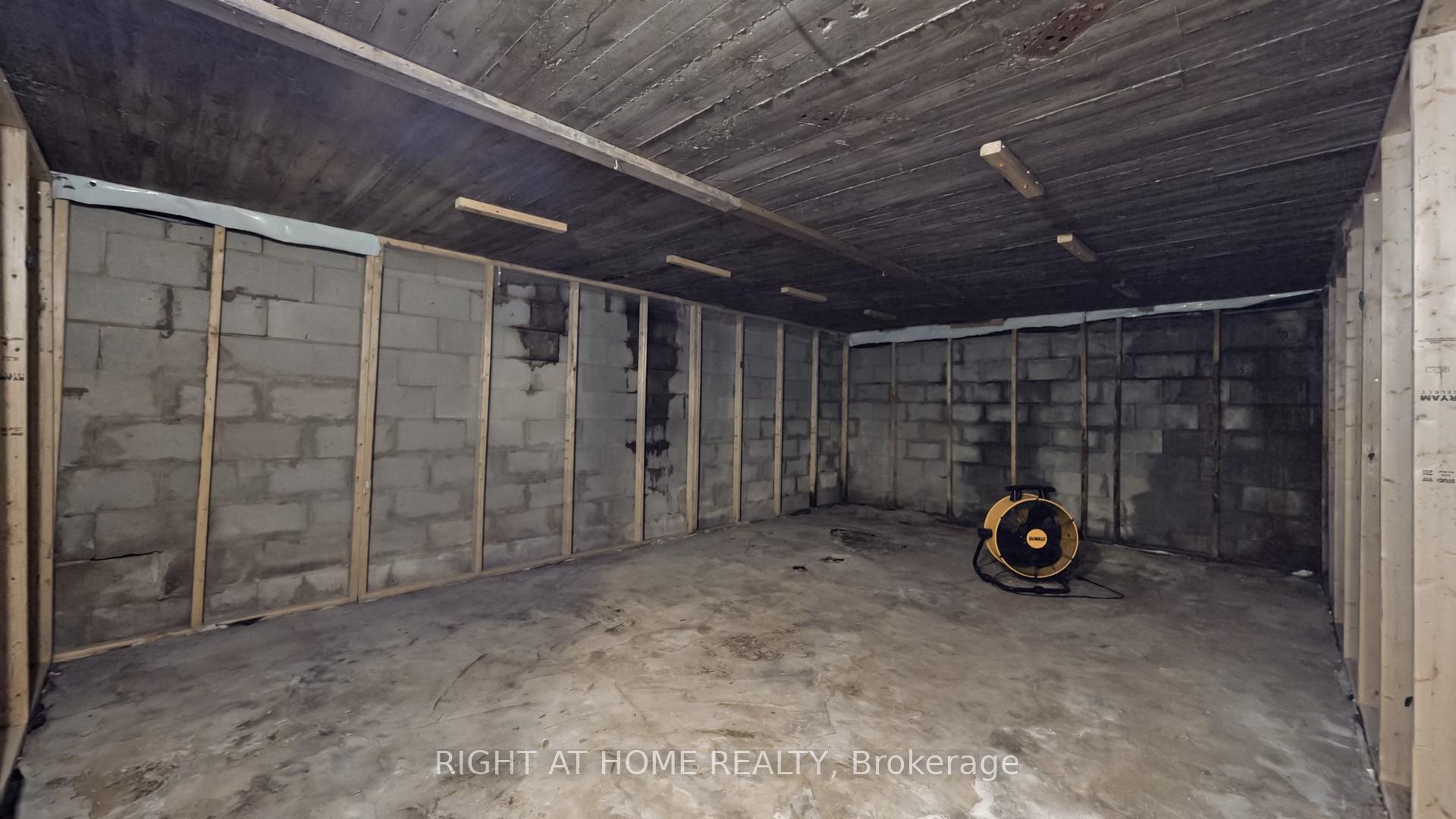 Photo 44 of 301 Garner Road E, Hamilton, Ancaster — HOMEH