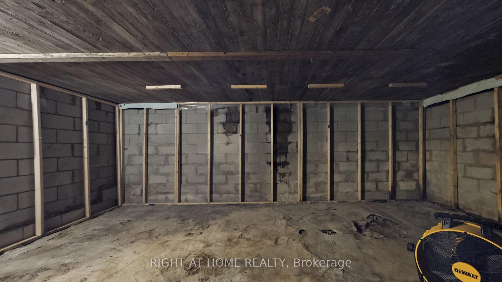 Photo 45 of 301 Garner Road E, Hamilton, Ancaster — HOMEH